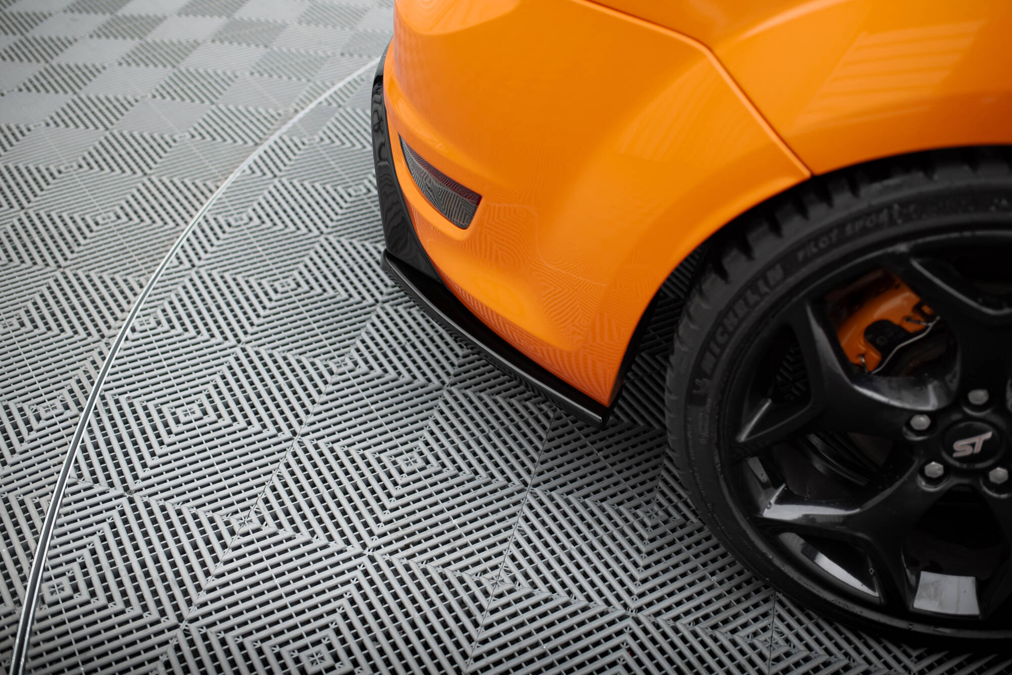 Heck Ansatz Flaps Diffusor V.2 für Ford Focus ST Mk2 FL schwarz Hochglanz