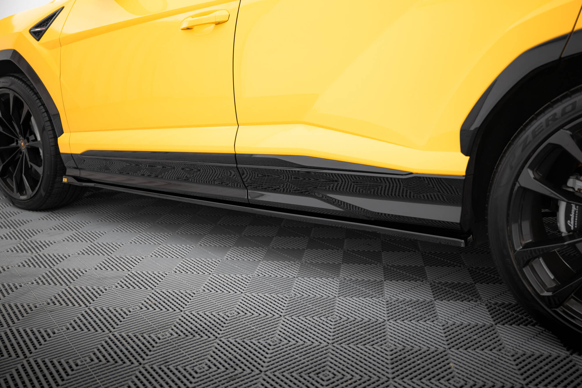 Seitenschweller Ansatz Paar passend für Lamborghini Urus Mk1 schwarz Hochglanz