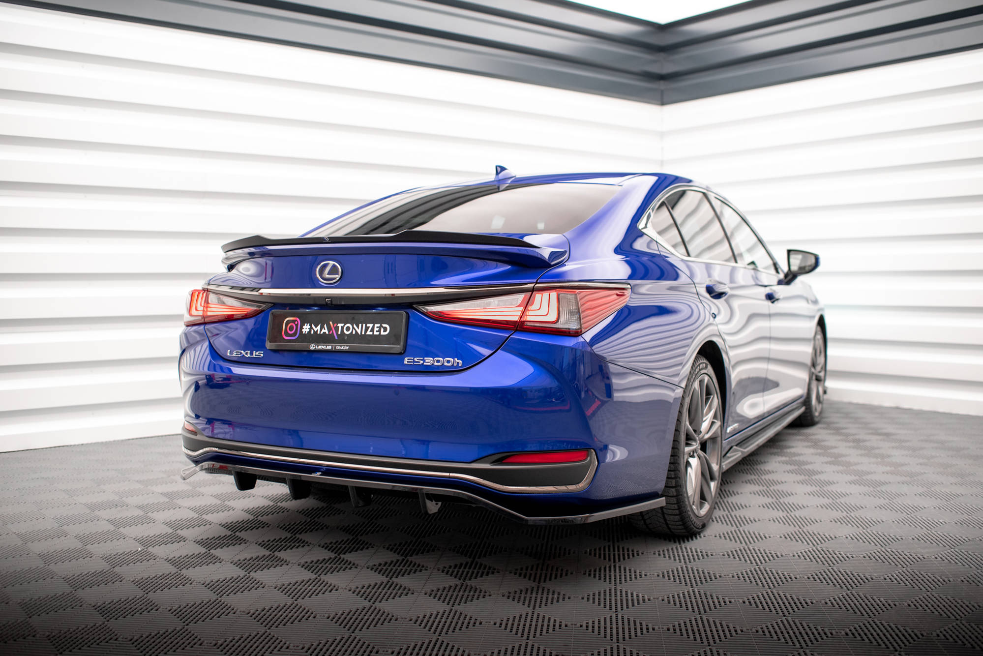 Street+ Mittlerer Diffusor RACE Heck Ansatz passend für Lexus ES F Sport Mk7 schwarz Hochglanz