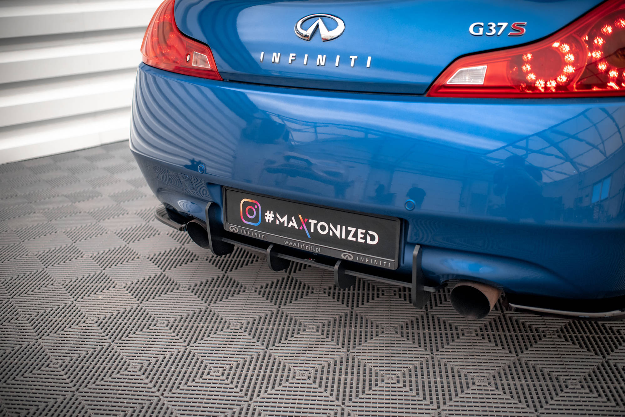 Heckansatz Diffusor passend für Infiniti G37 Coupe schwarz-rot