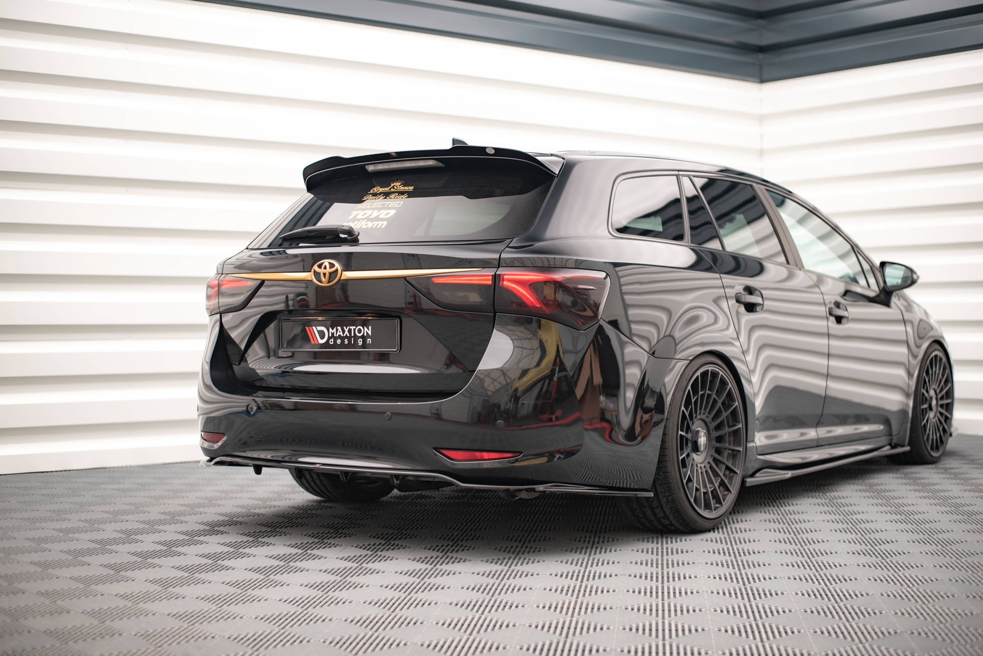 Heck Spoiler Aufsatz Abrisskante passend für Toyota Avensis Mk3 FL Wagon schwarz Hochglanz