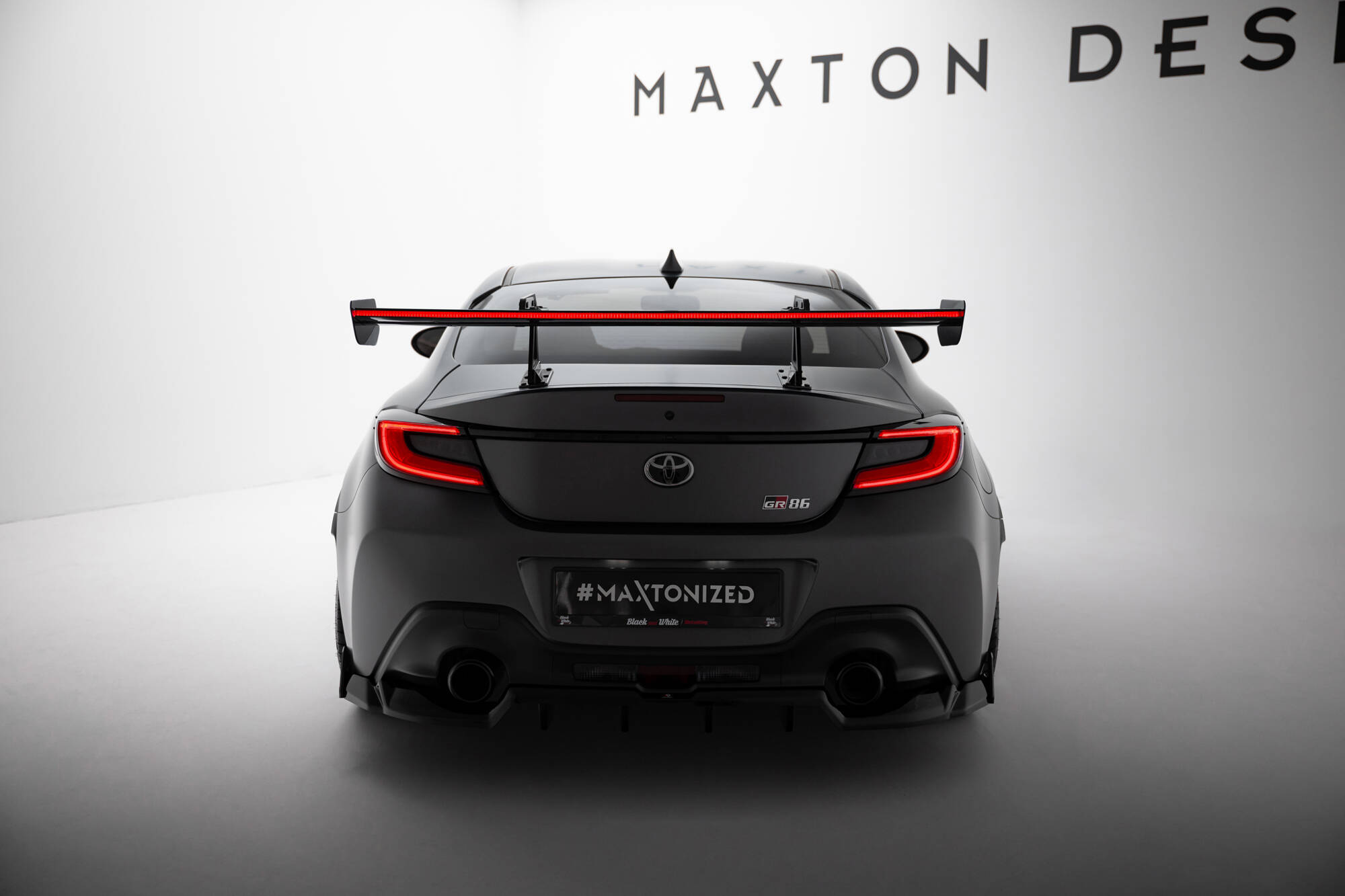 Carbon Heck Spoiler Heckflügel mit Schwan Halterung + LED passend für Toyota GR86 / Subaru BRZ Mk2