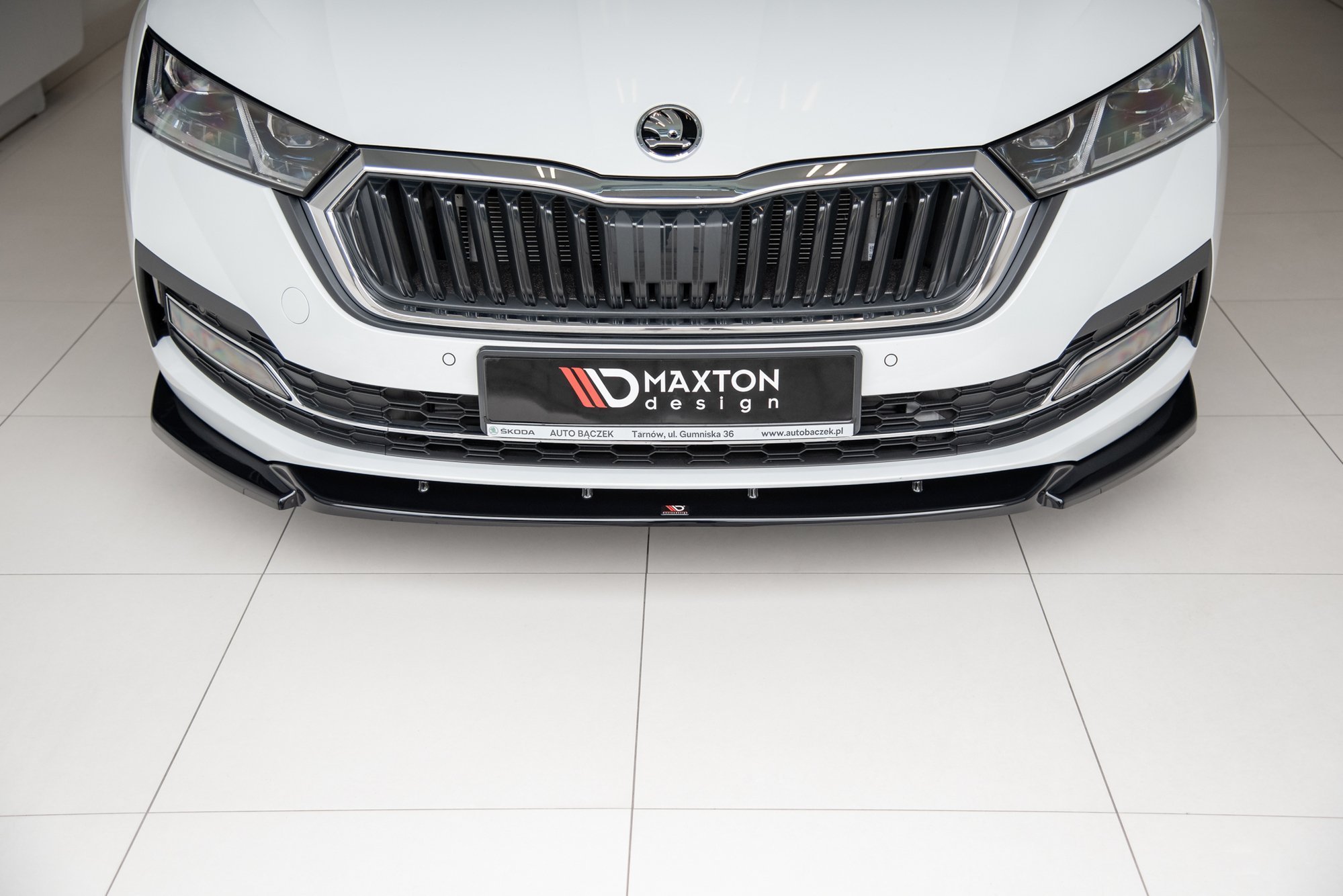 Front Ansatz V.1 für Skoda Octavia Mk4 schwarz Hochglanz