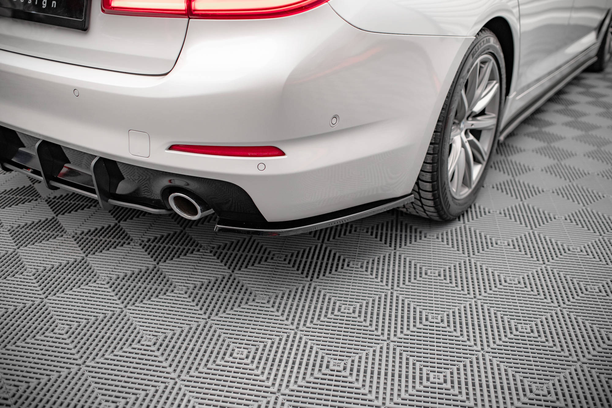 Street+ Heck Ansatz Flaps passend für BMW 5er G30 / G31 schwarz Hochglanz