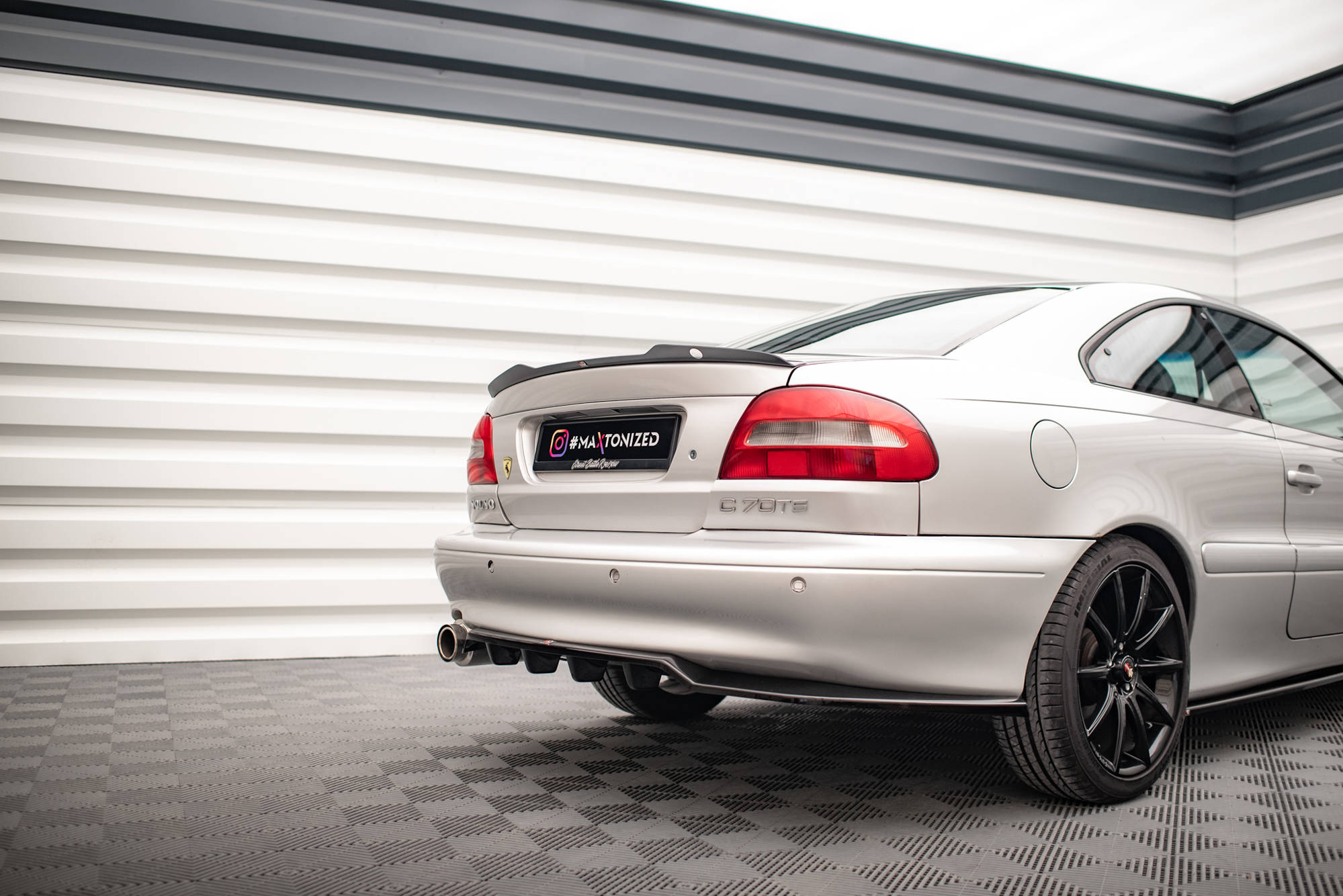Street+ Mittlerer Diffusor RACE Heck Ansatz passend für Volvo C70 Mk1 schwarz Hochglanz