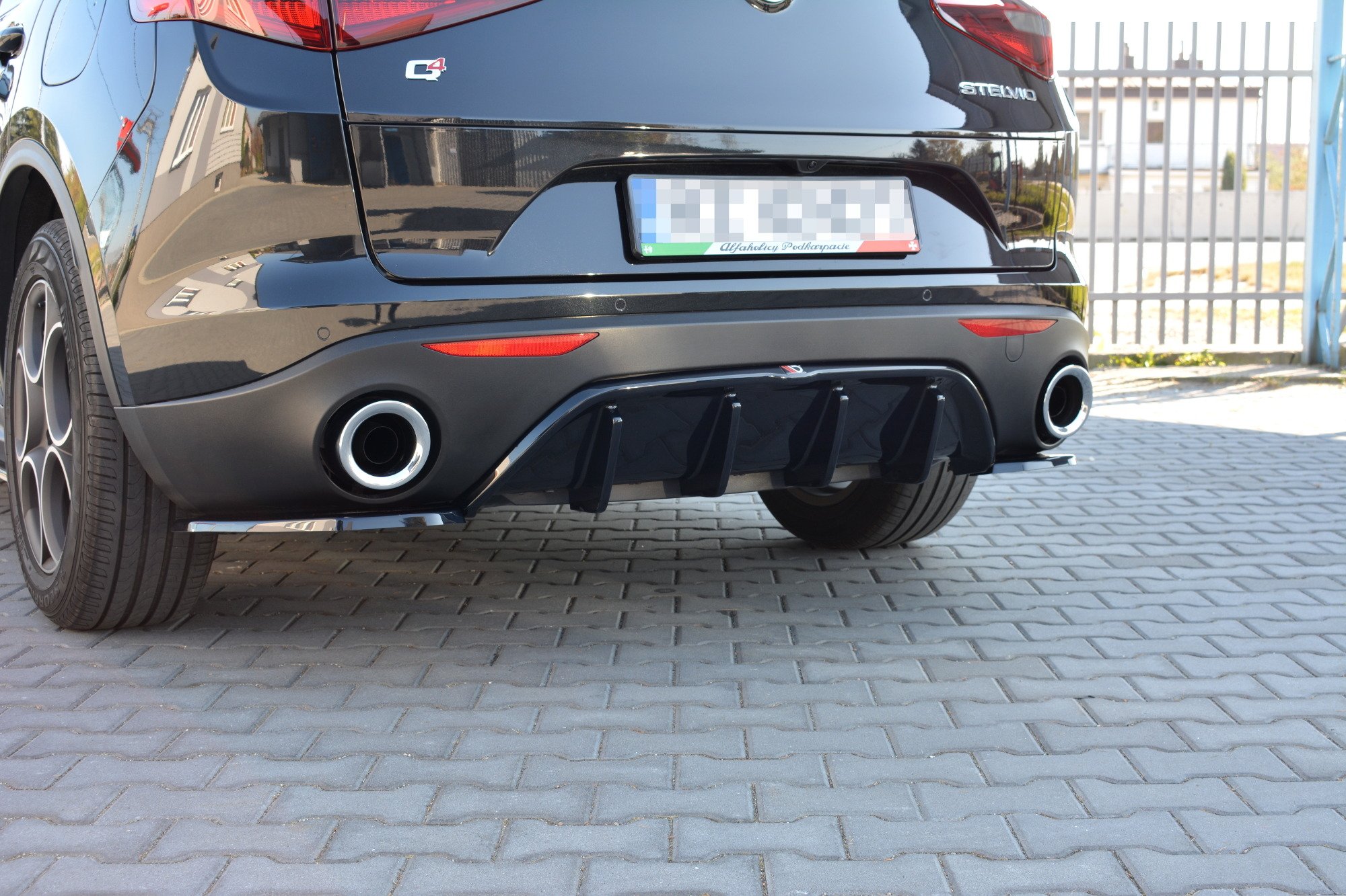 Diffusor Heck Ansatz für Alfa Romeo Stelvio Mk1 schwarz Hochglanz
