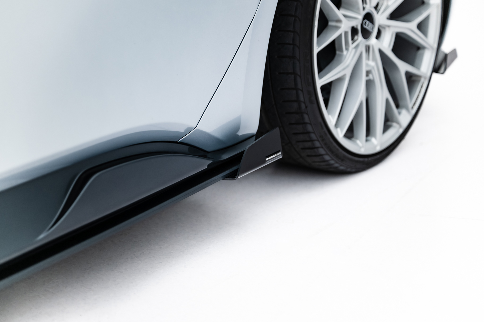 Seitenschweller Flaps passend für CUPRA Born Mk1 schwarz Hochglanz