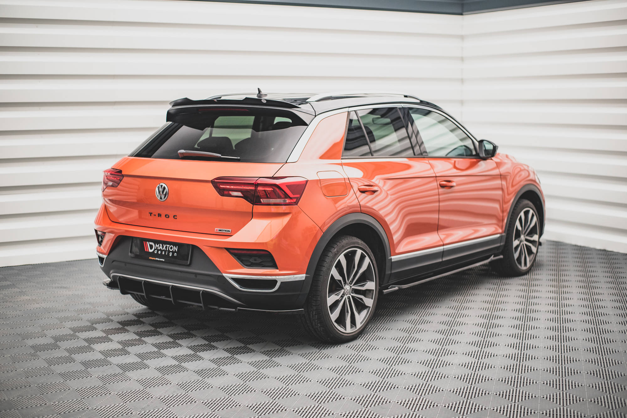Street Pro Heckschürze Heck Ansatz Diffusor passend für VW T-Roc Mk1 schwarz-rot