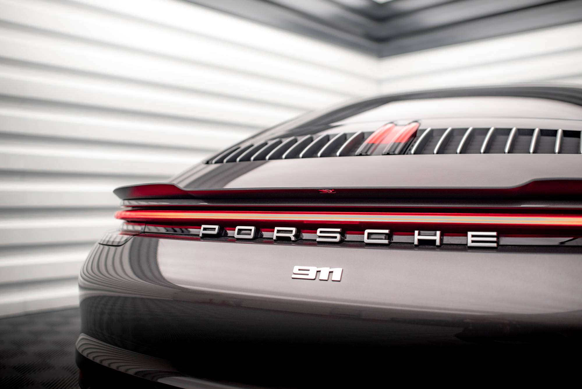 Heck Spoiler Aufsatz Abrisskante passend für Porsche 911 Carrera 4S 992 schwarz Hochglanz