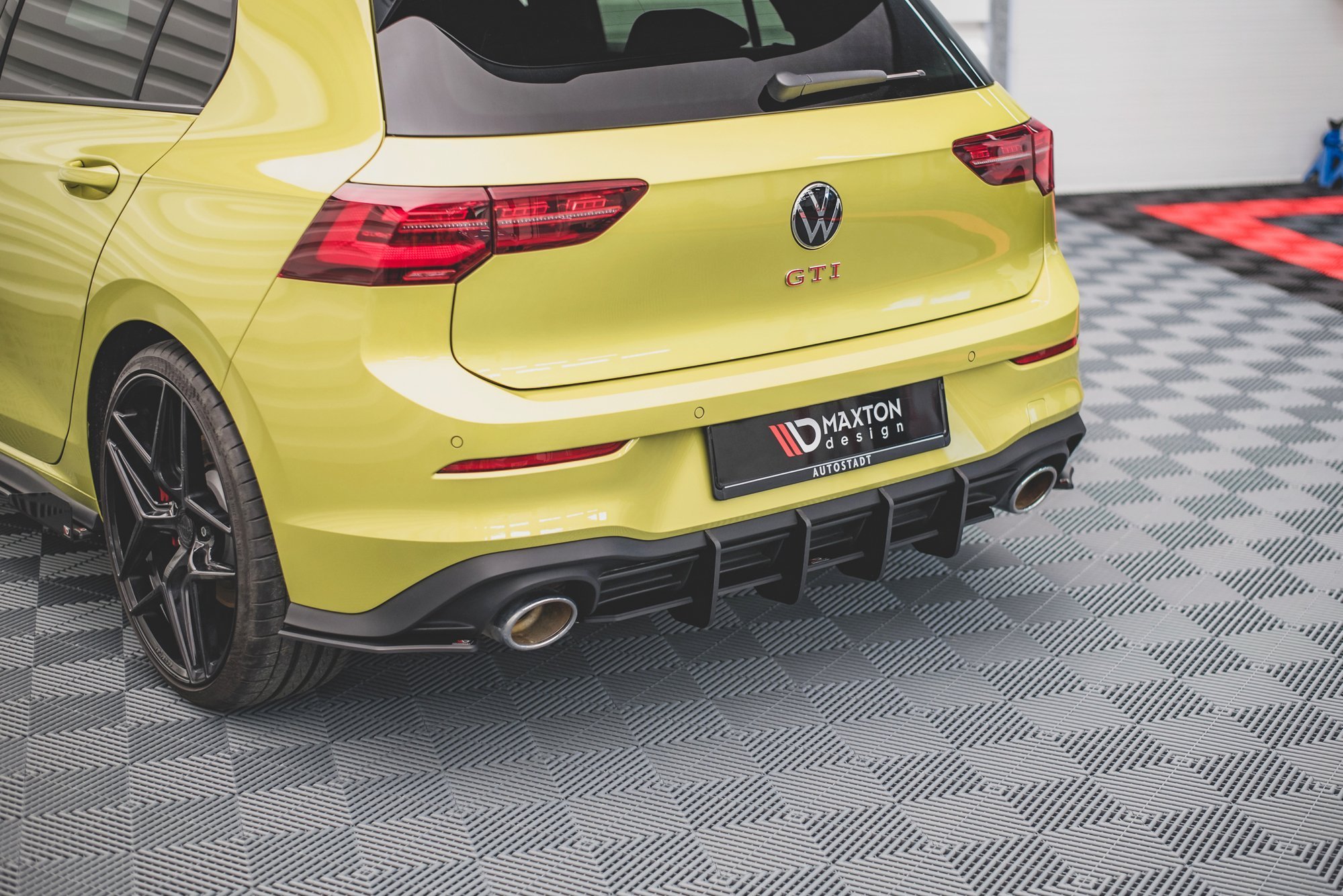 Street Pro Heckschürze Heck Ansatz Diffusor V.2 passend für VW Golf 8 GTI Clubsport schwarz-rot
