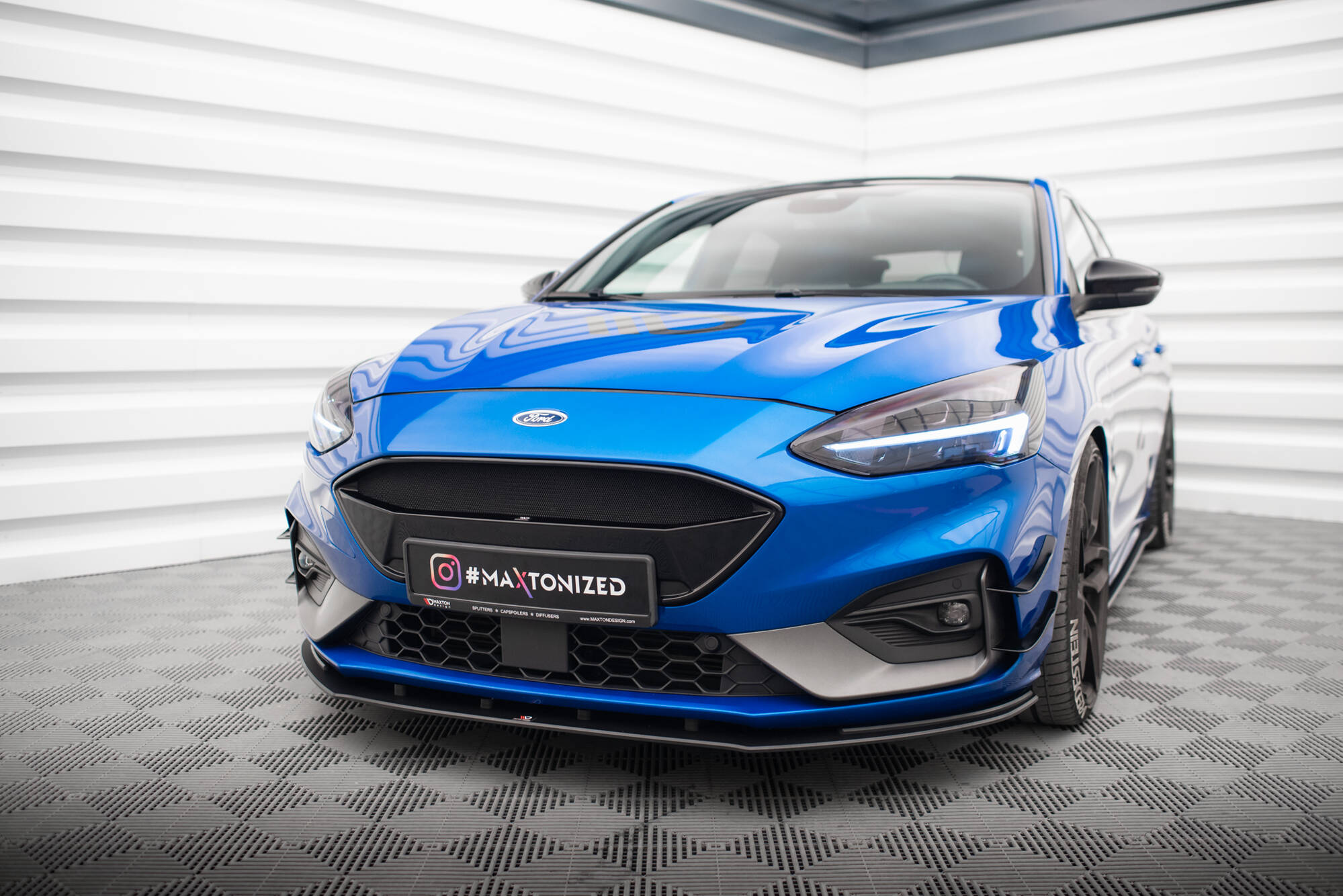 Frontlippe passend für Ford Focus ST / ST-Line Mk4 roter Kern