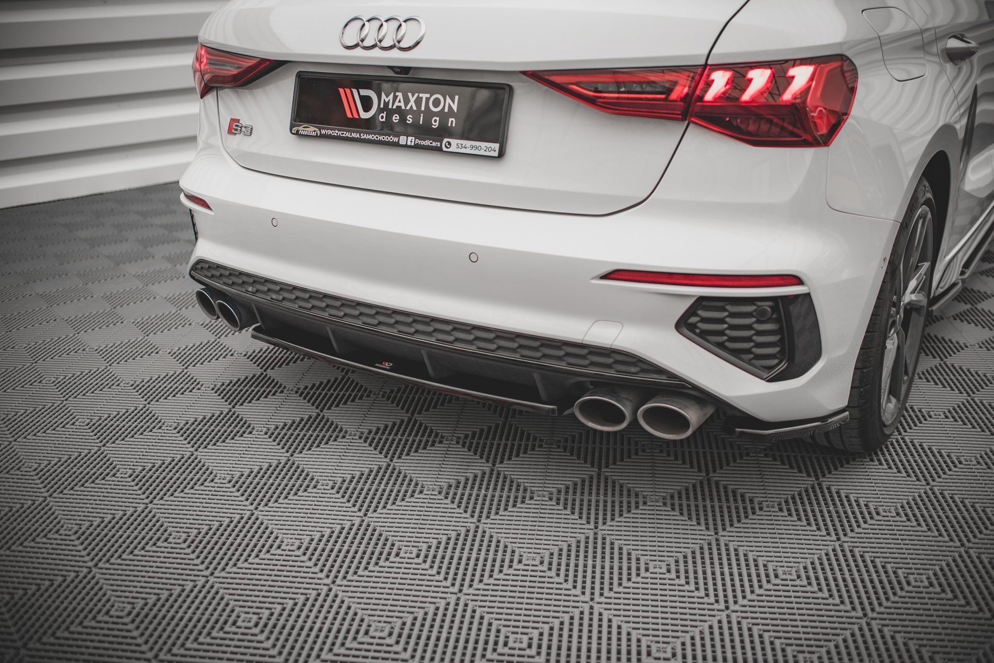 Street+ Mittlerer Diffusor Heck Ansatz passend für Audi S3 Sportback 8Y schwarz Hochglanz