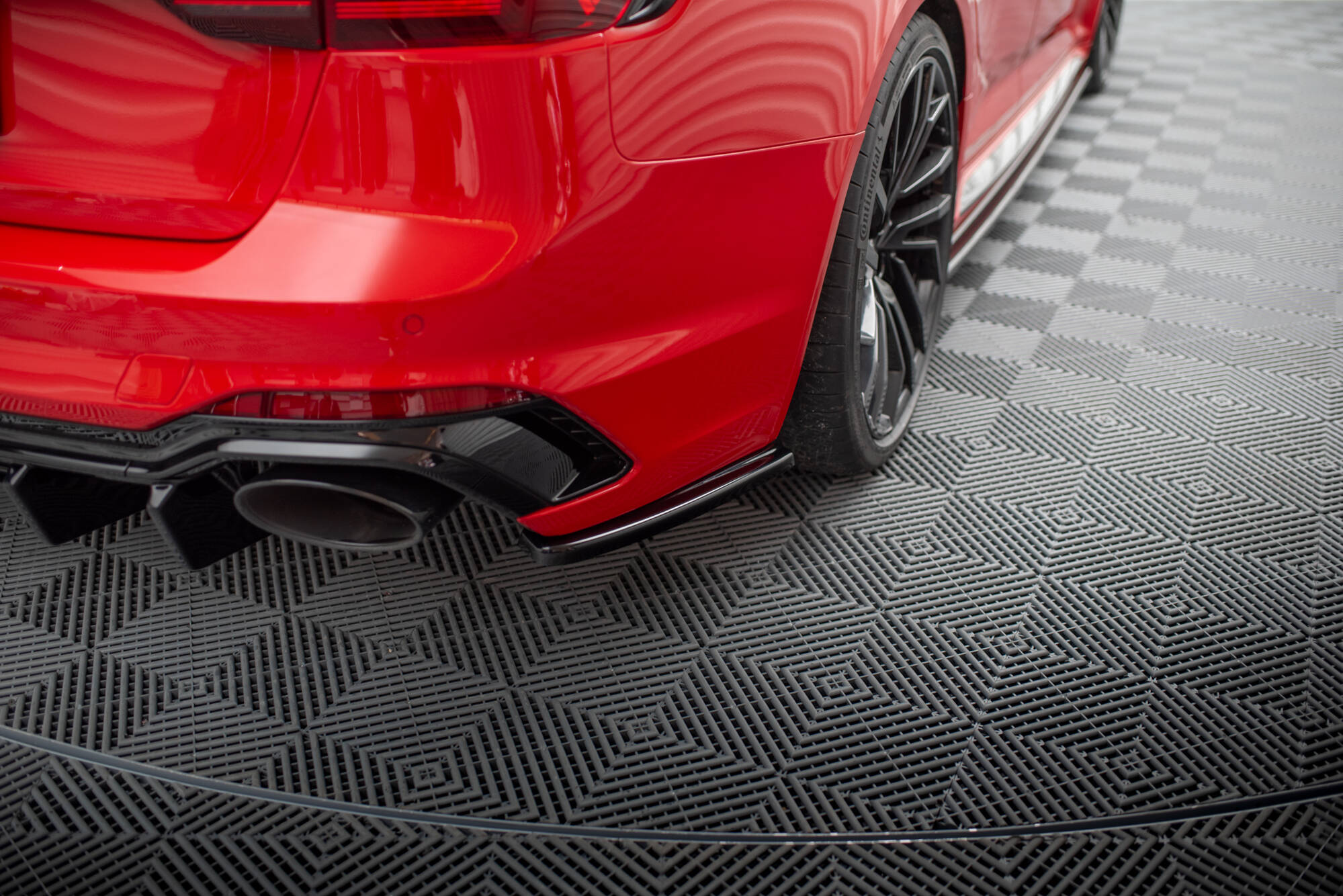 Heck Ansatz Flaps Diffusor für Audi RS4 B9 / B9 Facelift schwarz Hochglanz