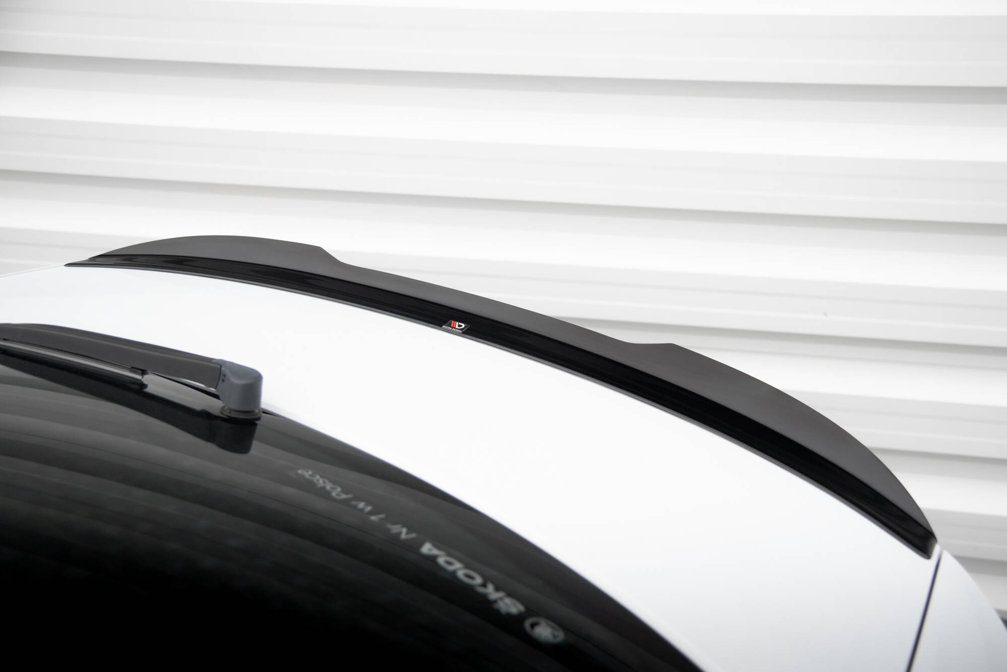 Spoiler CAP V.2 für Skoda Superb Liftback Mk3 / Mk3 Facelift schwarz Hochglanz
