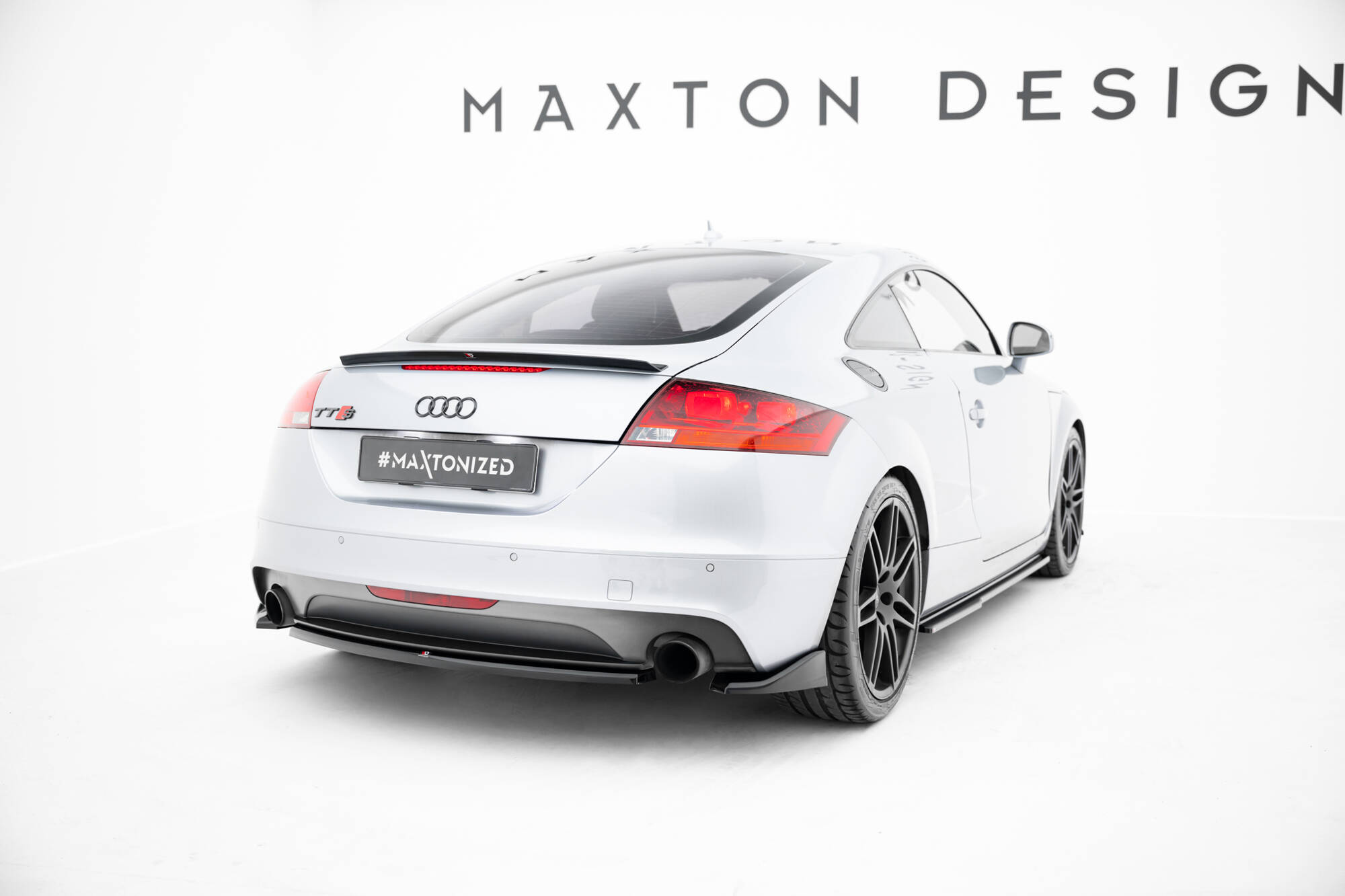 Street+ Mittlerer Diffusor Heck Ansatz passend für Audi TT S-Line 8J FL schwarz Hochglanz