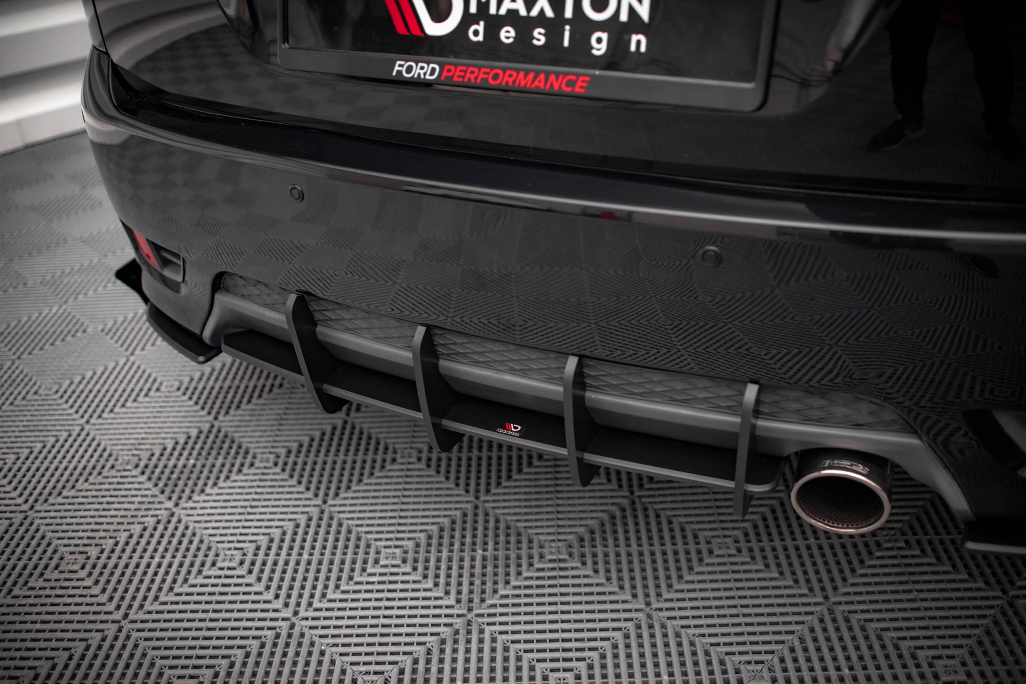 Street Pro Heckschürze Heck Ansatz Diffusor passend für Ford Fiesta ST Mk6 schwarz-rot
