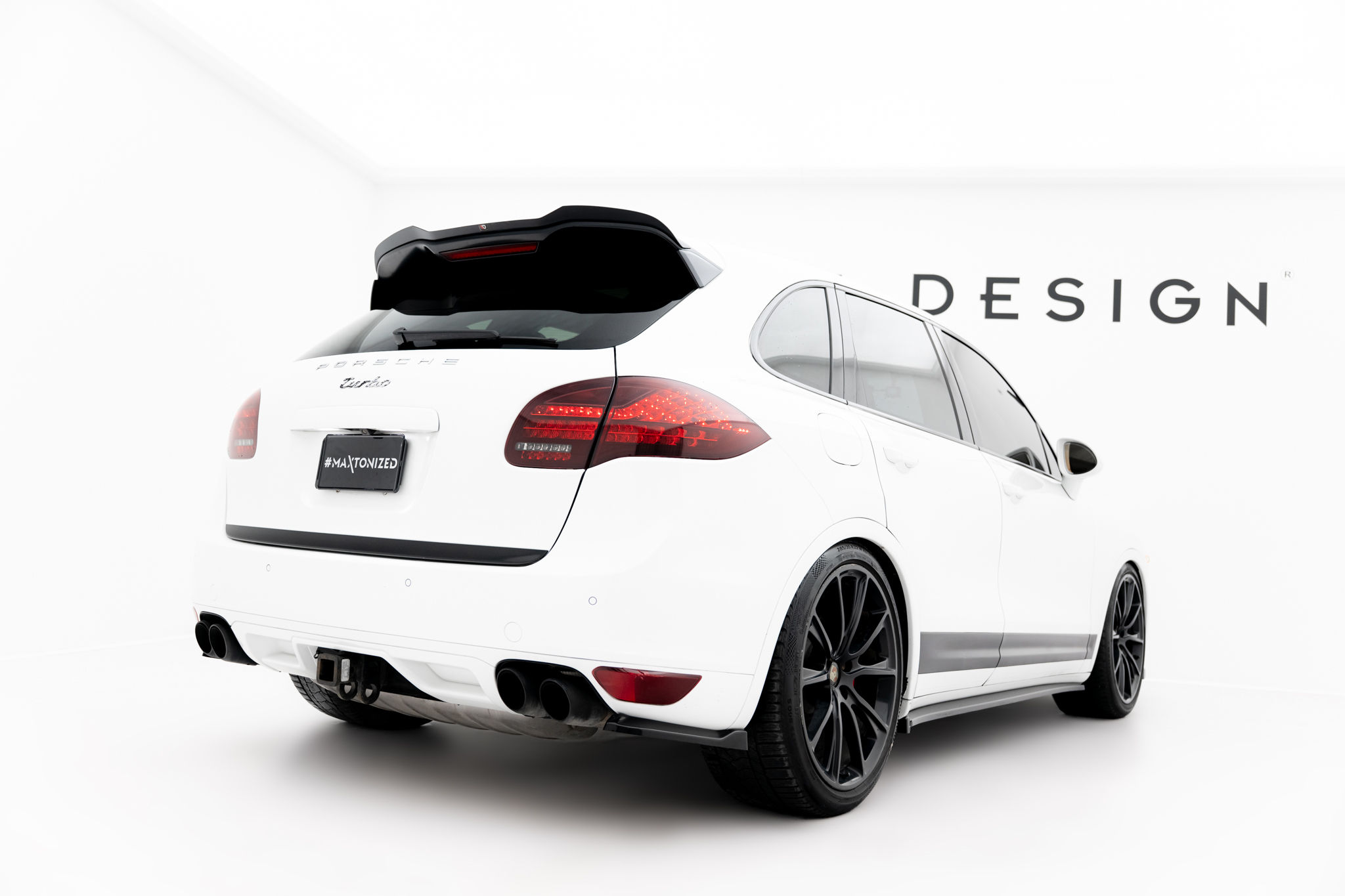 Street+ Heck Ansatz Flaps passend für Porsche Cayenne Turbo / Standard Mk2 schwarz Hochglanz