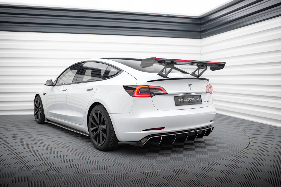 Carbon Heckspoiler Heckflügel + LED passend für Tesla Model 3