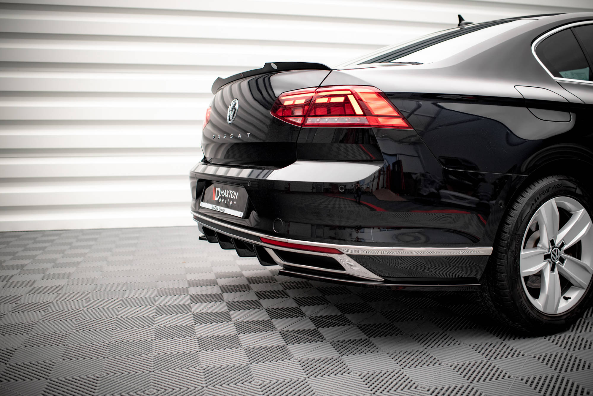 Street+ Heck Ansatz Diffusor passend für VW Passat B8 FL schwarz Hochglanz