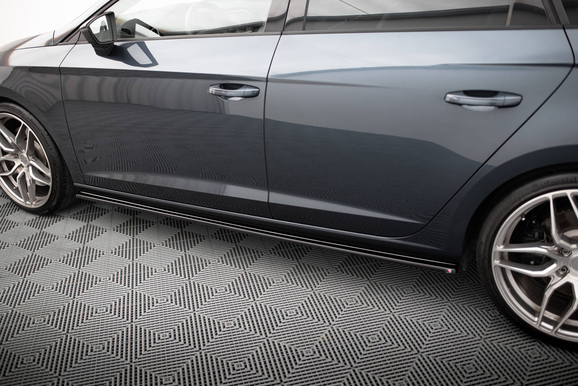 Street+ Seitenschweller Leisten V.1 passend für Seat Leon Mk3 CUPRA/ FR FL schwarz Hochglanz
