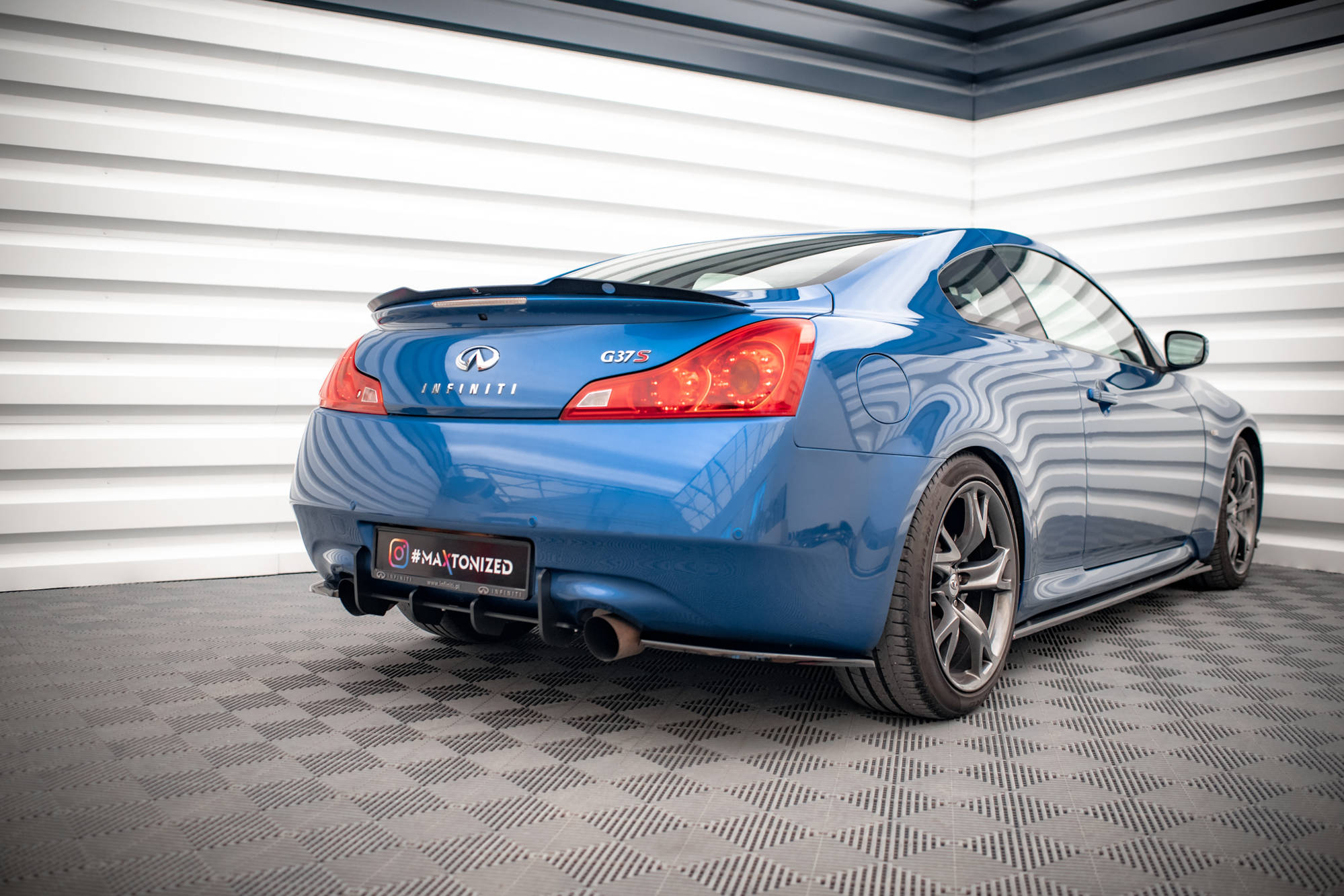 Heckansatz Diffusor passend für Infiniti G37 Coupe schwarz-rot