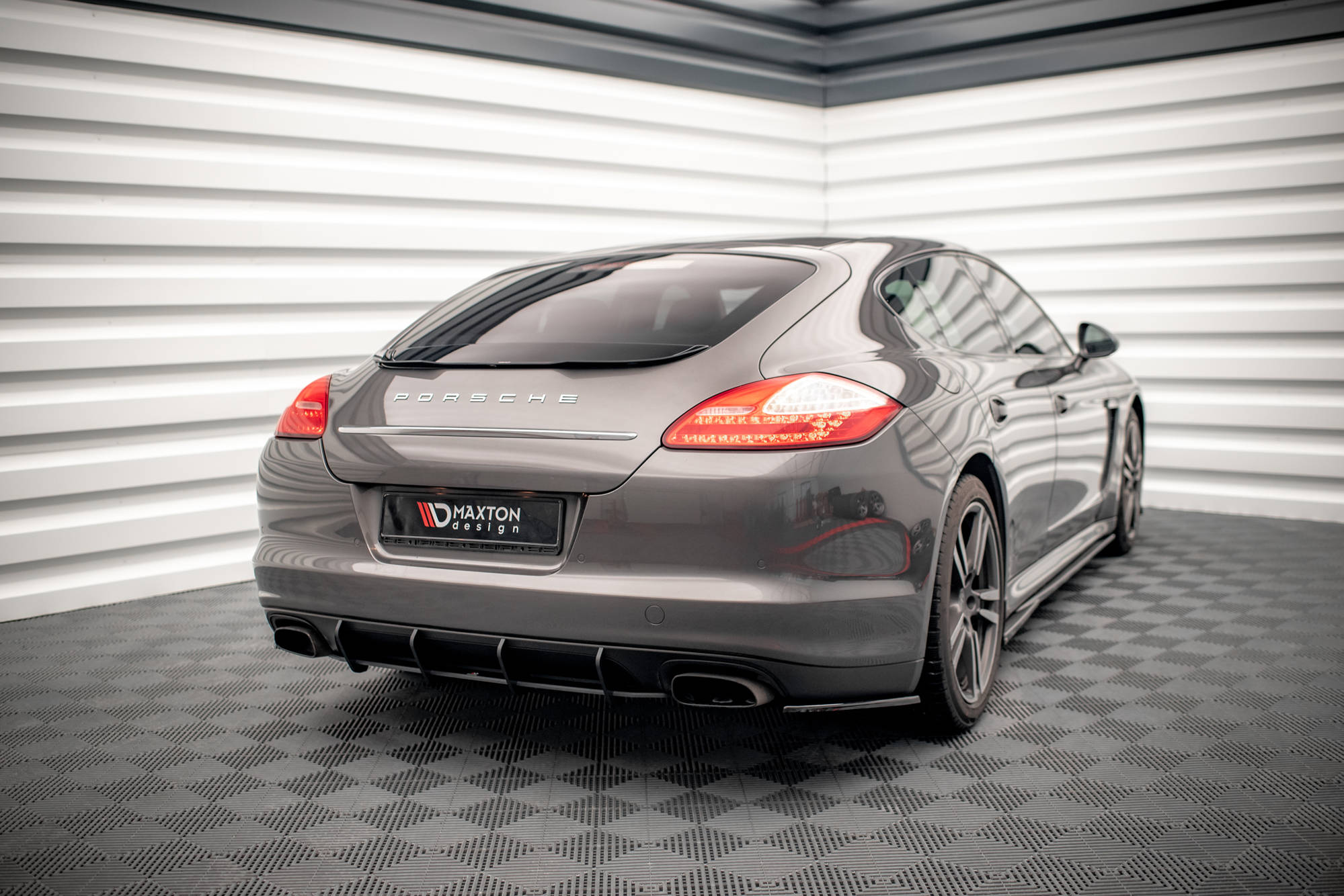 Street Pro Heckschürze Heck Ansatz Diffusor passend für Porsche Panamera / Panamera Diesel 970 schwarz-rot