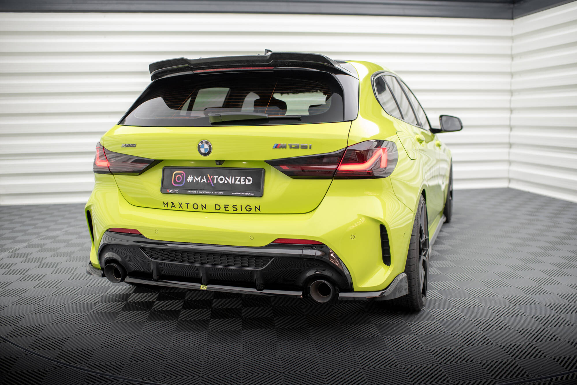 Street+ Heck Ansatz Flaps V.1 passend für BMW 1er M-Paket / M135i F40 schwarz Hochglanz
