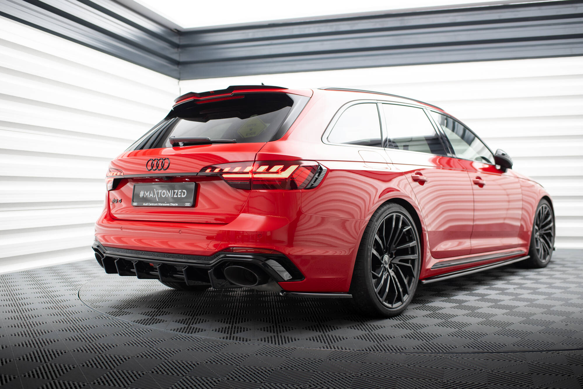 Heck Ansatz Flaps Diffusor für Audi RS4 B9 / B9 Facelift schwarz Hochglanz