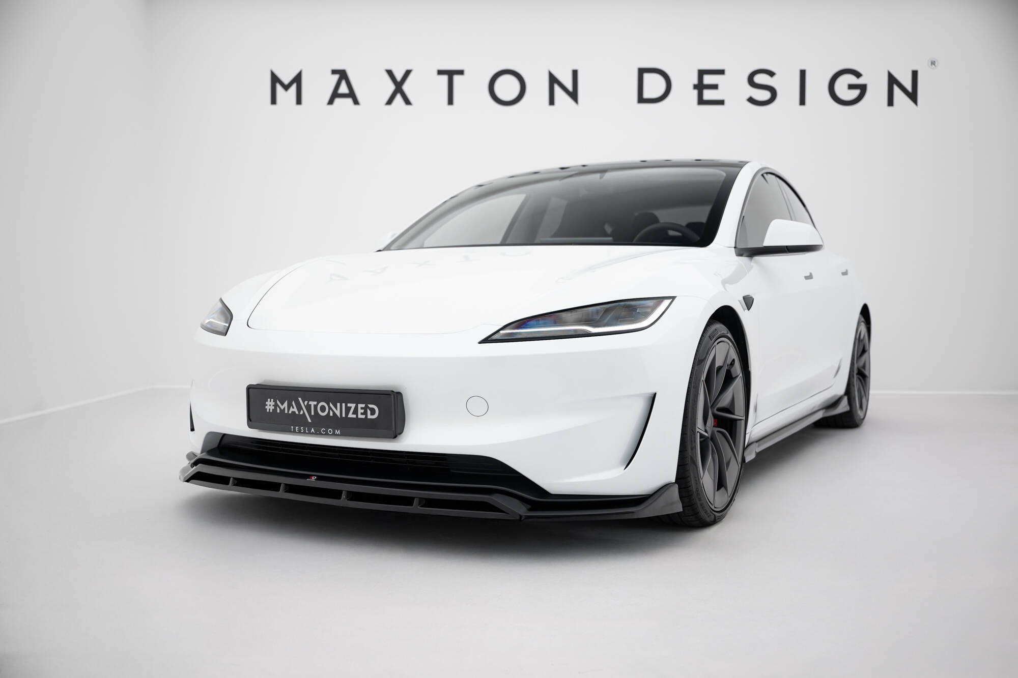 Frontlippe V.1 passend für Tesla Model 3 Performance Mk1 FL schwarz Hochglanz