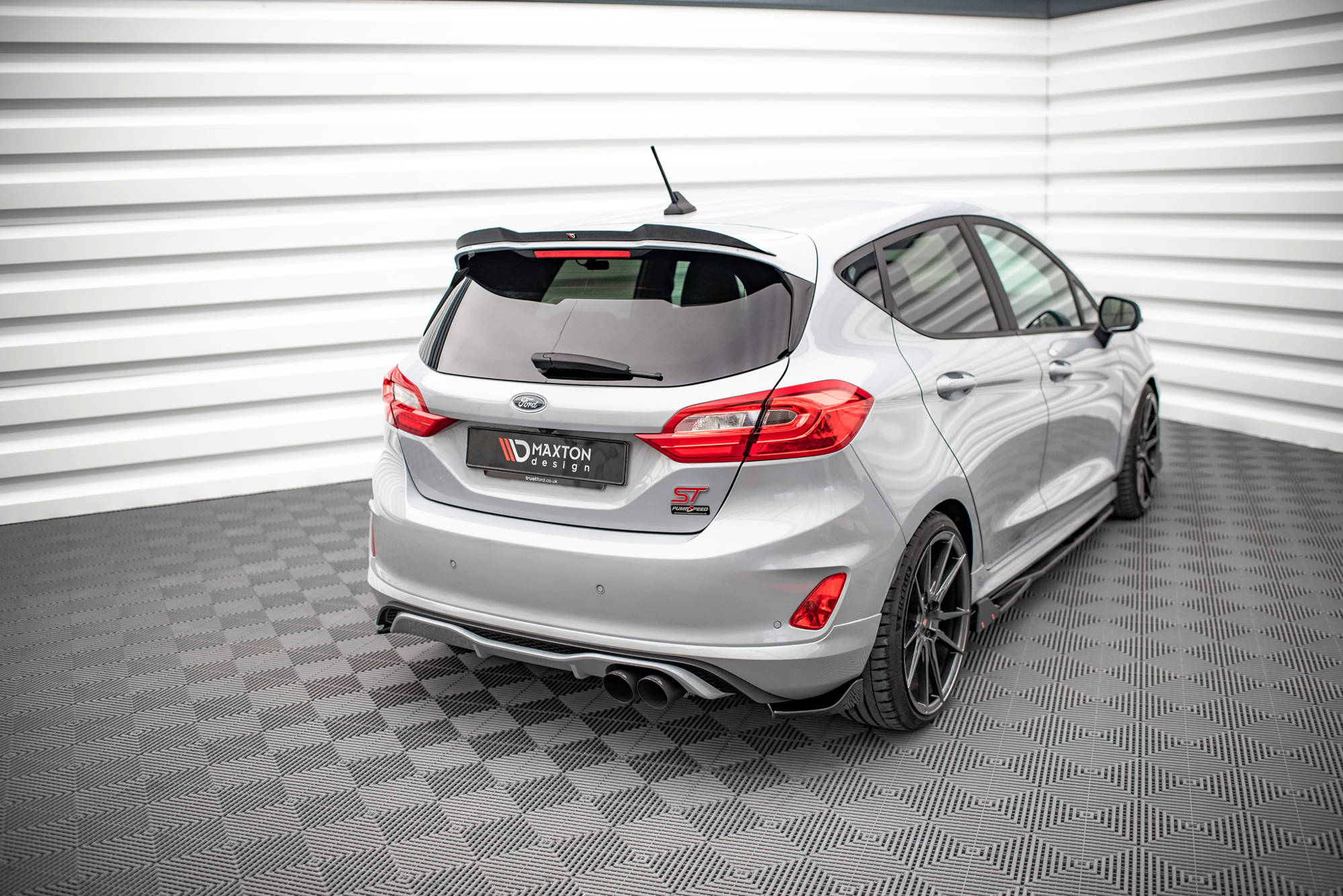 Street+ Heck Ansatz Flaps V.1 passend für Ford Fiesta ST Mk8 schwarz Hochglanz