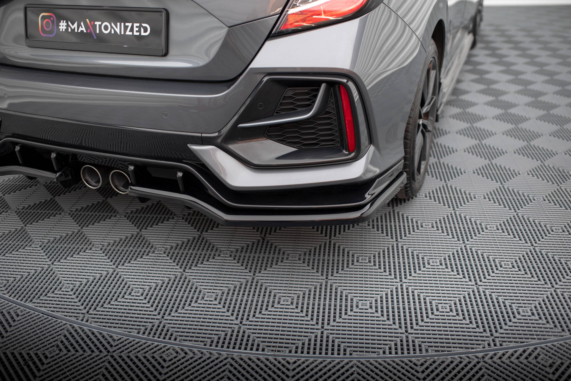 Street+ Mittlerer Diffusor RACE Heck Ansatz V.1 passend für Honda Civic Sport Mk 10 FL schwarz Hochglanz