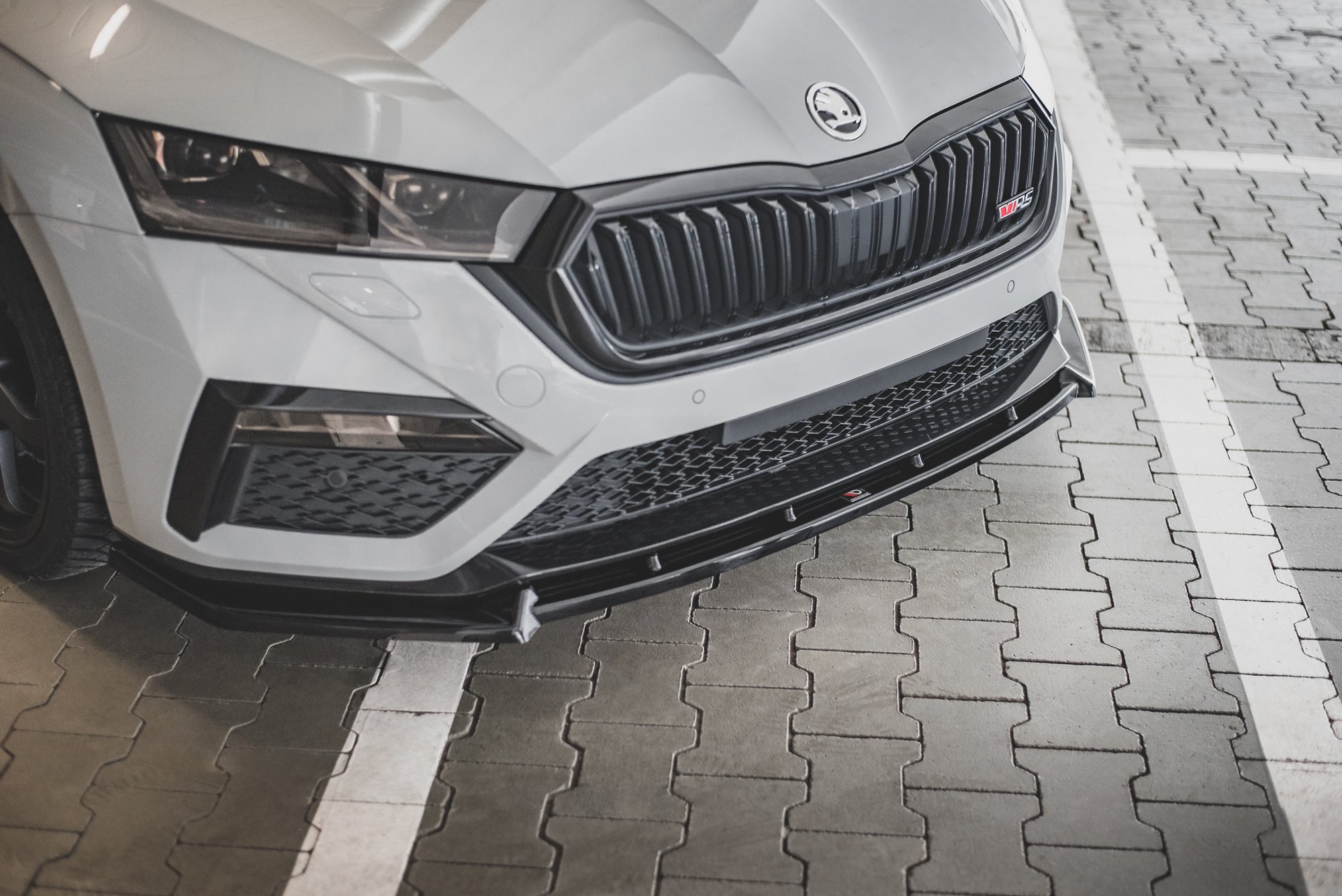 Street+ Spoilerlippe Front Ansatz V.1 passend für Skoda Octavia RS Mk4 schwarz Hochglanz