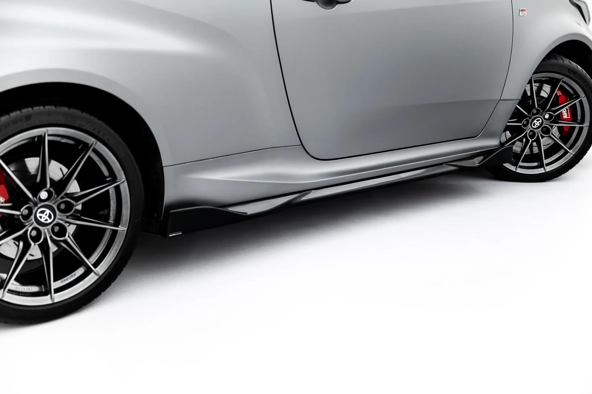 Seitenschweller Ansatz Paar V.2 passend für Toyota GR Yaris Mk4 Facelift schwarz Hochglanz