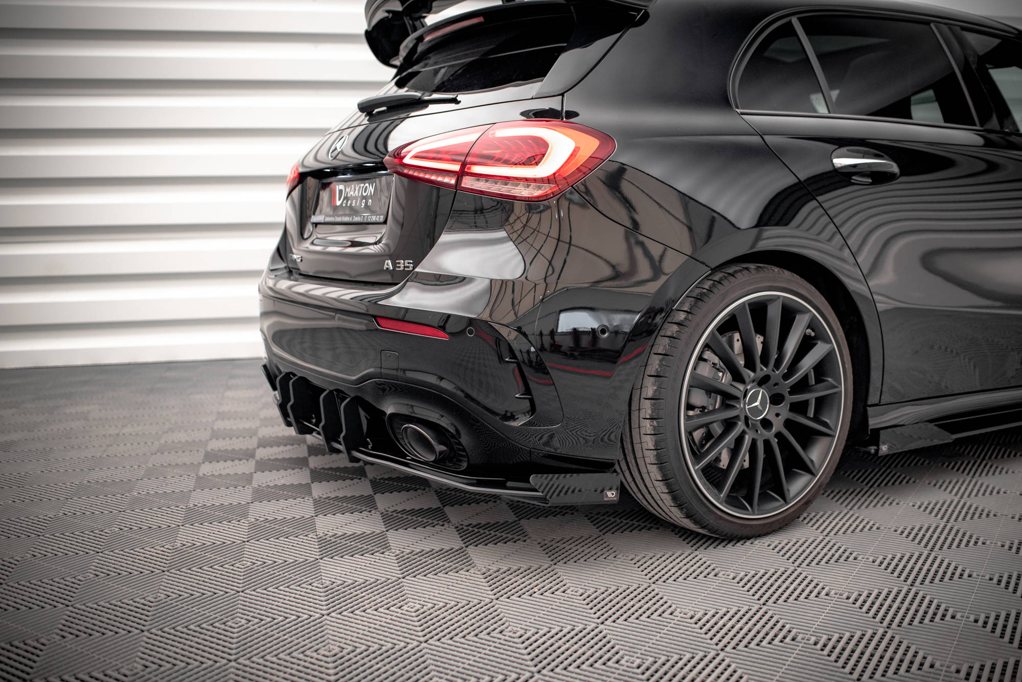 Street Pro Heckschürze Heck Ansatz Diffusor passend für Mercedes A35 AMG Hatchback W177 rot+ Hochglanz Flaps