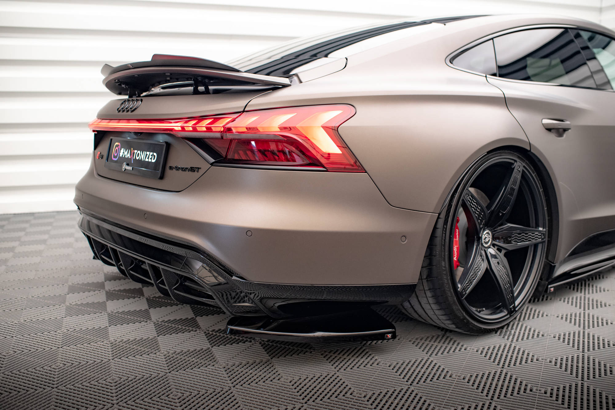 Street+ Heck Ansatz Flaps V.1 passend für Audi e-Tron GT / RS GT Mk1 schwarz Hochglanz