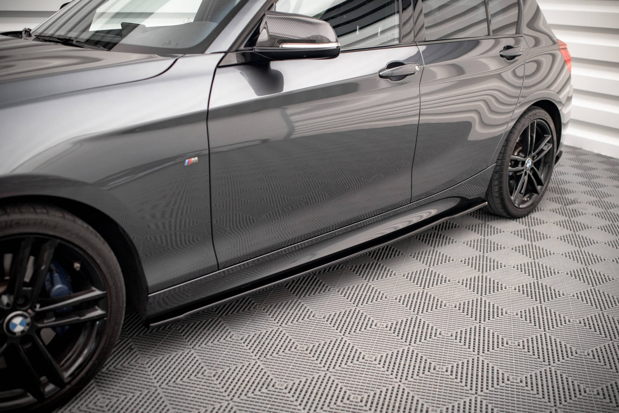 Seitenschweller Ansatz V.2 für. BMW 1er M135i / M140i / M-Paket F20 schwarz Hochglanz