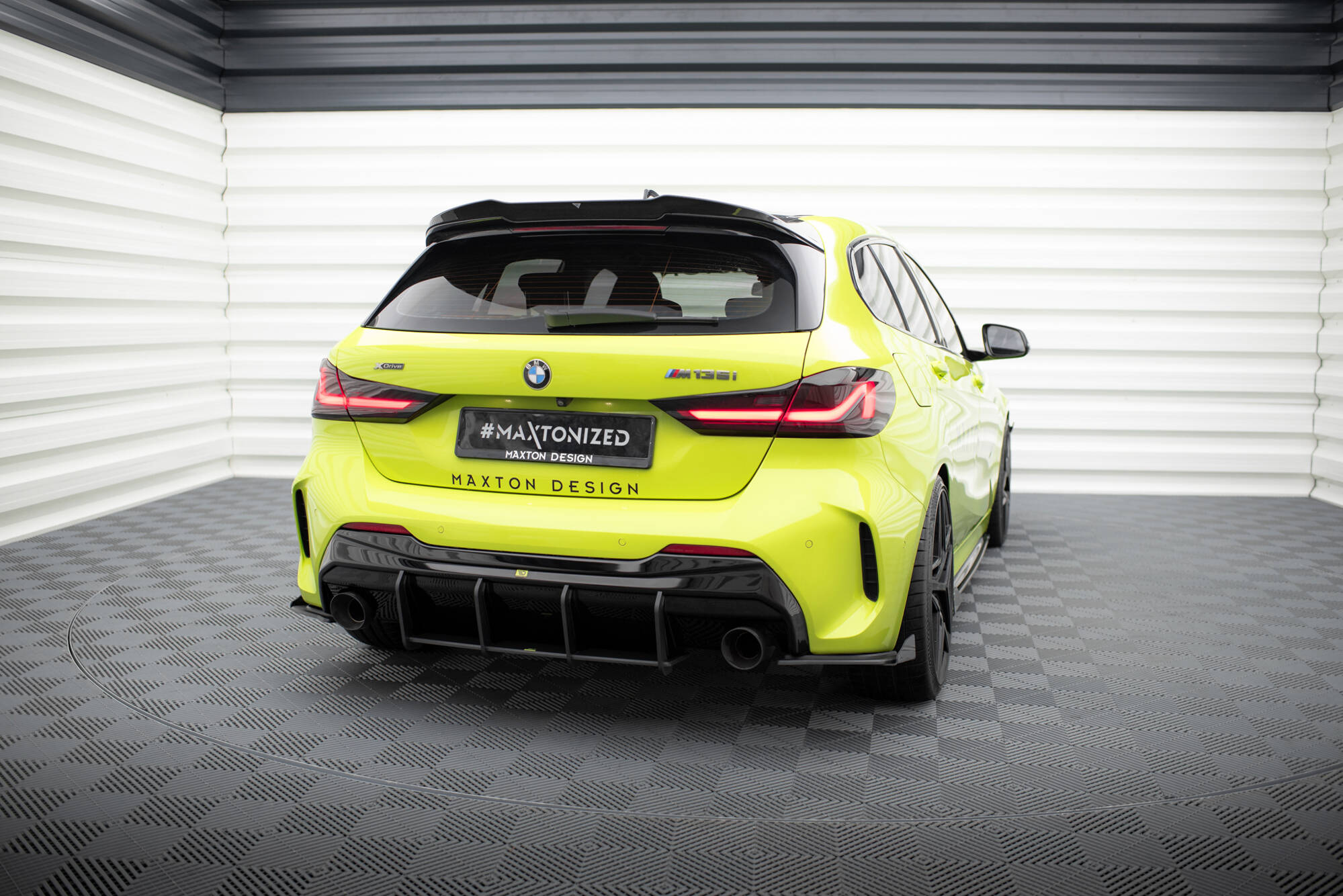 Street Pro Heck Ansatz Flaps V.1 passend für BMW 1er F40 M-Paket / M135i rot+ Hochglanz Flaps