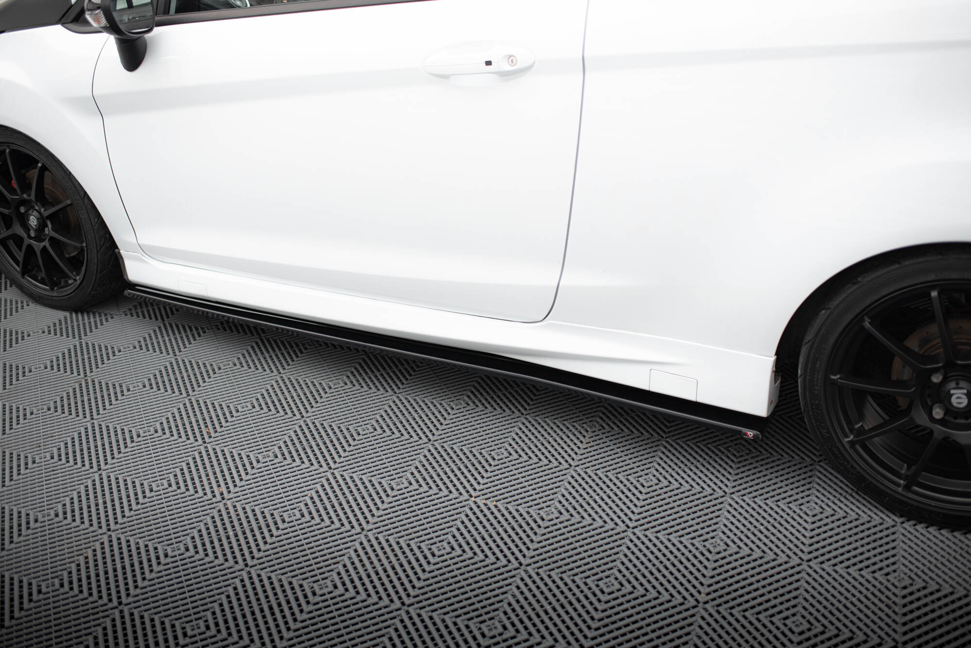 Street+ Seitenschweller Leisten passend für Ford Fiesta ST / ST-Line Mk7 / Mk7 FL schwarz Hochglanz
