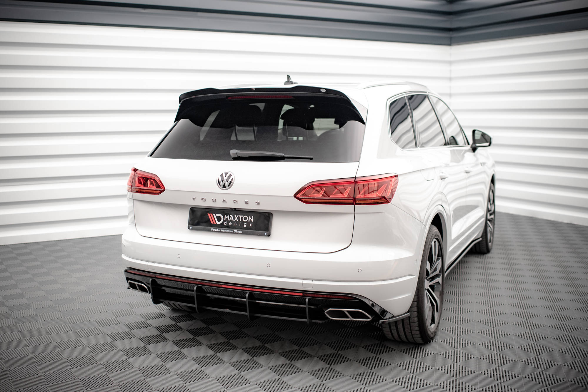 Street Pro Heckschürze Heck Ansatz Diffusor passend für VW Touareg R-Line Mk3 schwarz-rot