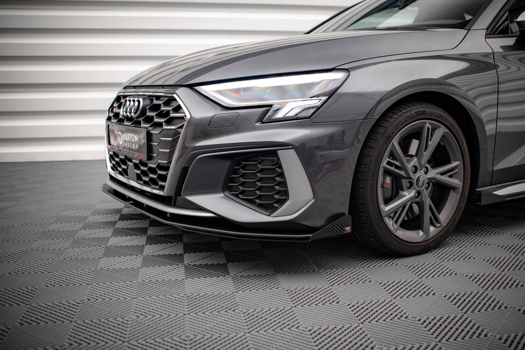 Street Pro Spoilerlippe Front Ansatz passend für Audi S3 / A3 S-Line 8Y rot+ Hochglanz Flaps