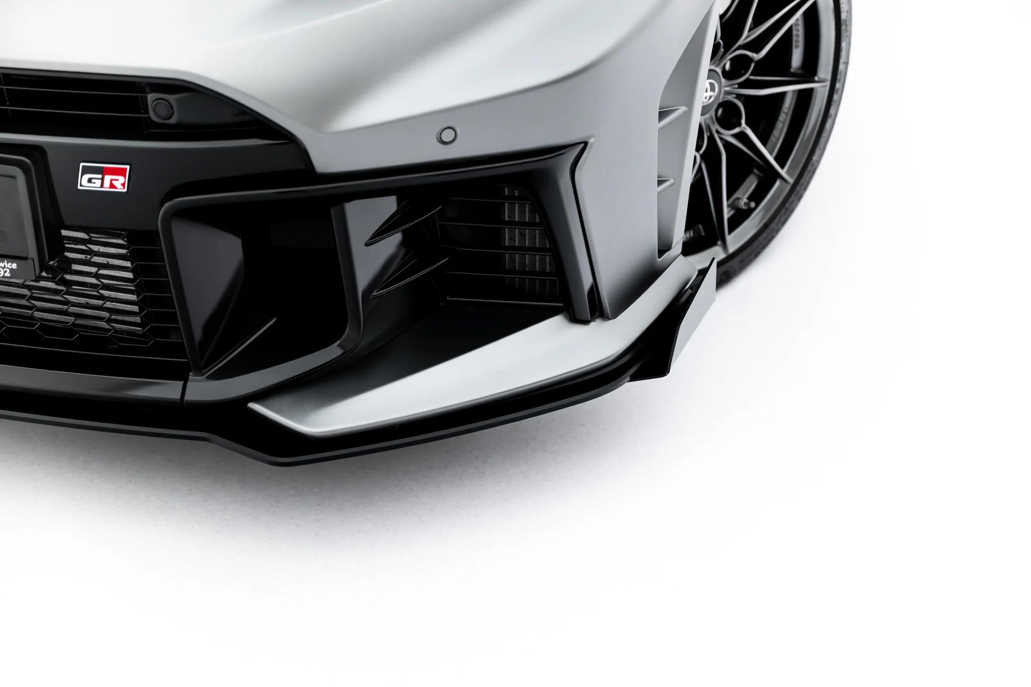 Front Stoßstange Flaps passend für Flaps Toyota GR Yaris Mk4 Facelift schwarz Hochglanz