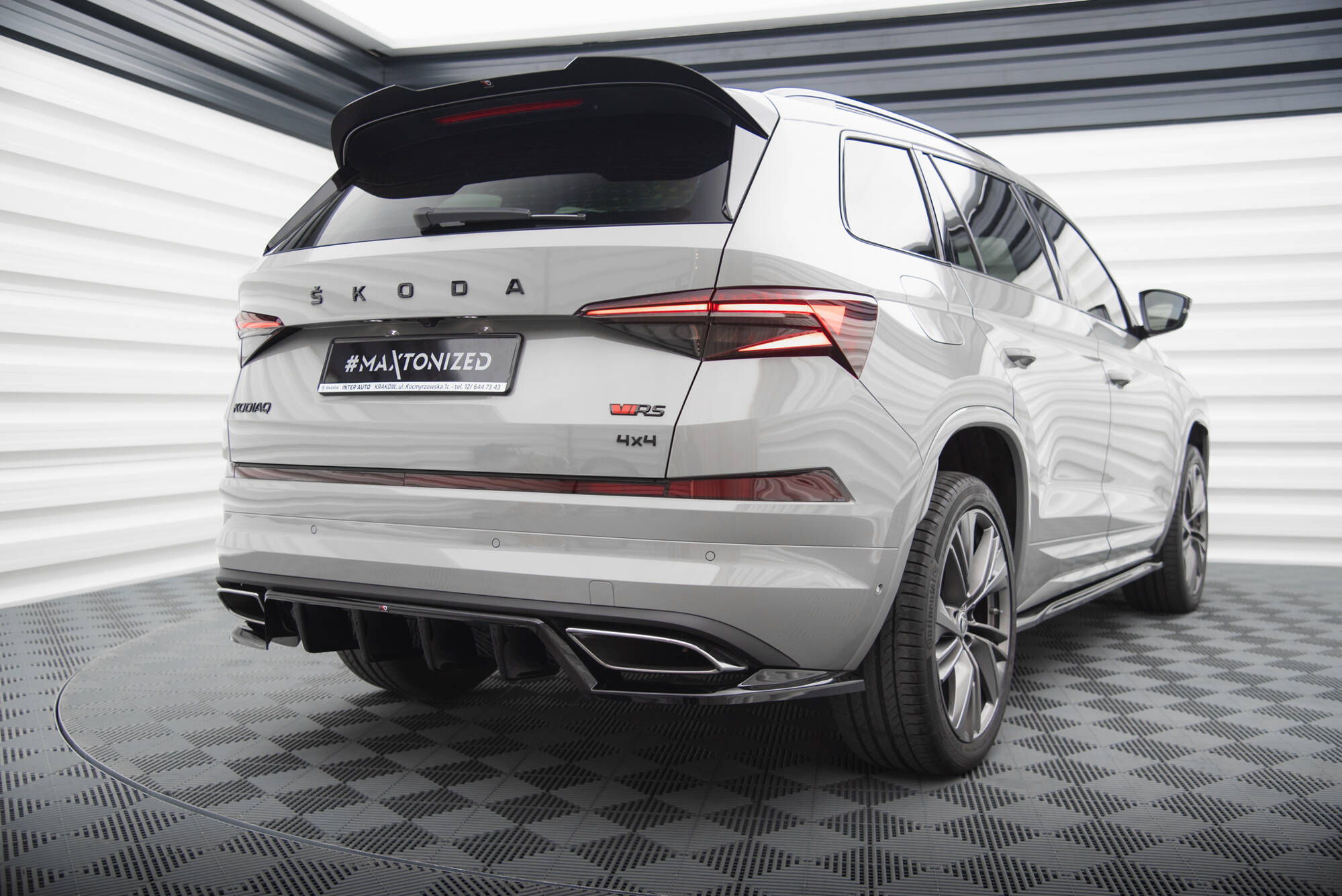 Street+ Mittlerer Diffusor RACE Heck Ansatz passend für Skoda Kodiaq RS Mk1 / Mk1 FL schwarz Hochglanz