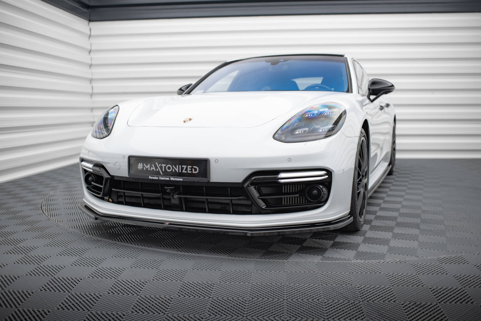 Front Ansatz für Porsche Panamera GTS 971 schwarz Hochglanz