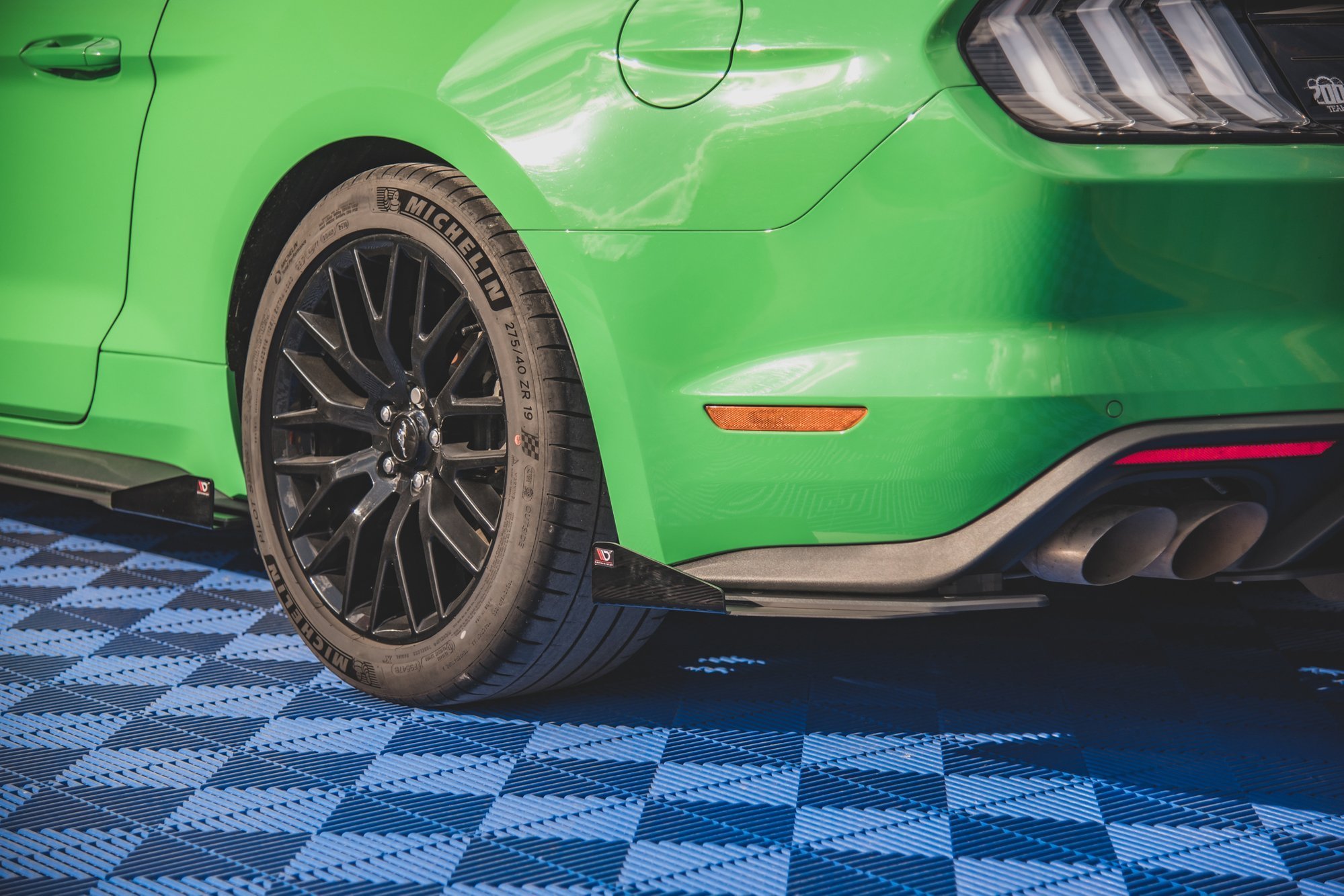 Street Pro Heck Ansatz Flaps V.1 passend für Ford Mustang GT Mk6 FL rot+ Hochglanz Flaps