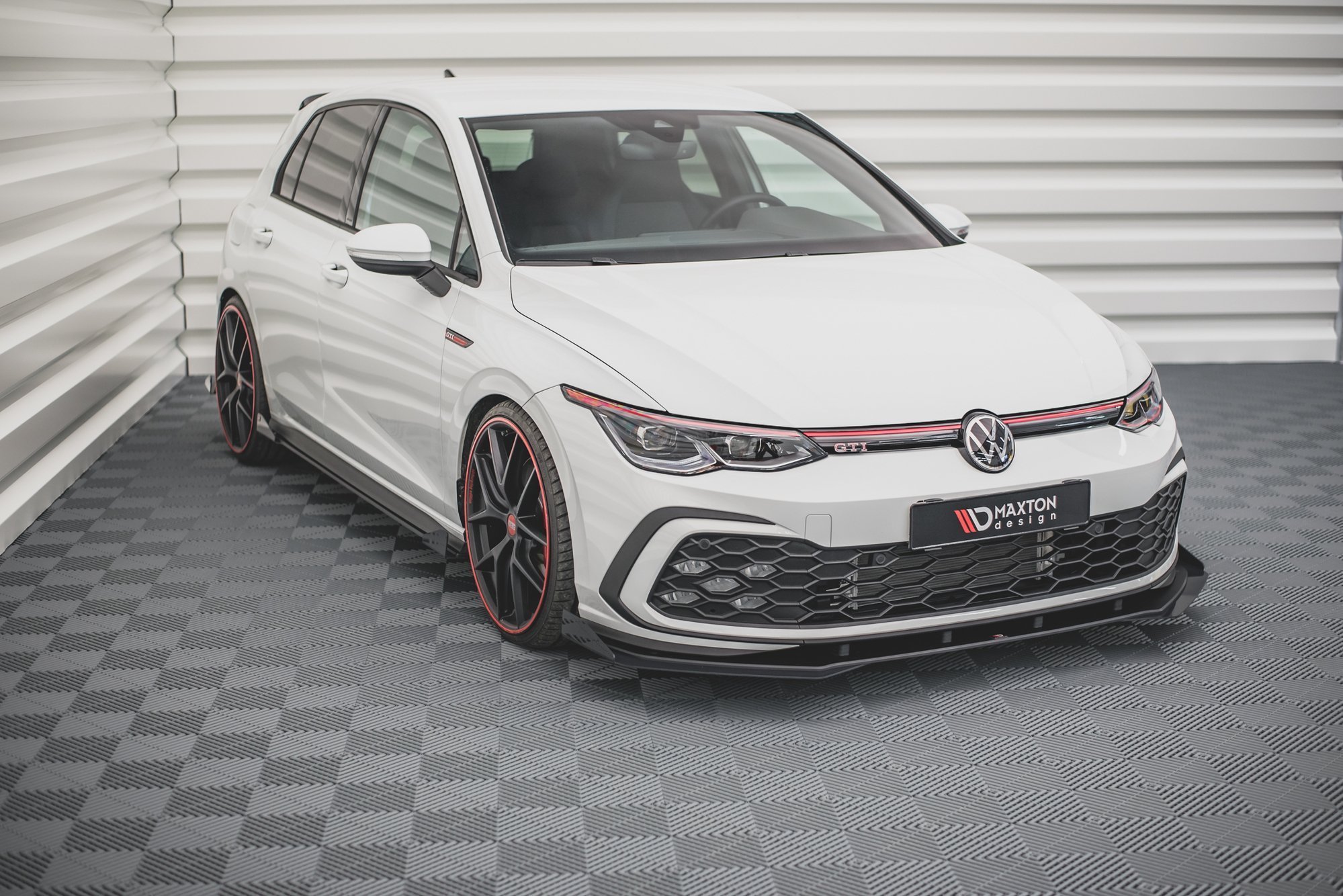 Street Pro Spoilerlippe Front Ansatz + Flaps passend für VW Golf GTI / GTE / GTD / R-Line Mk8 schwarz Hochglanz
