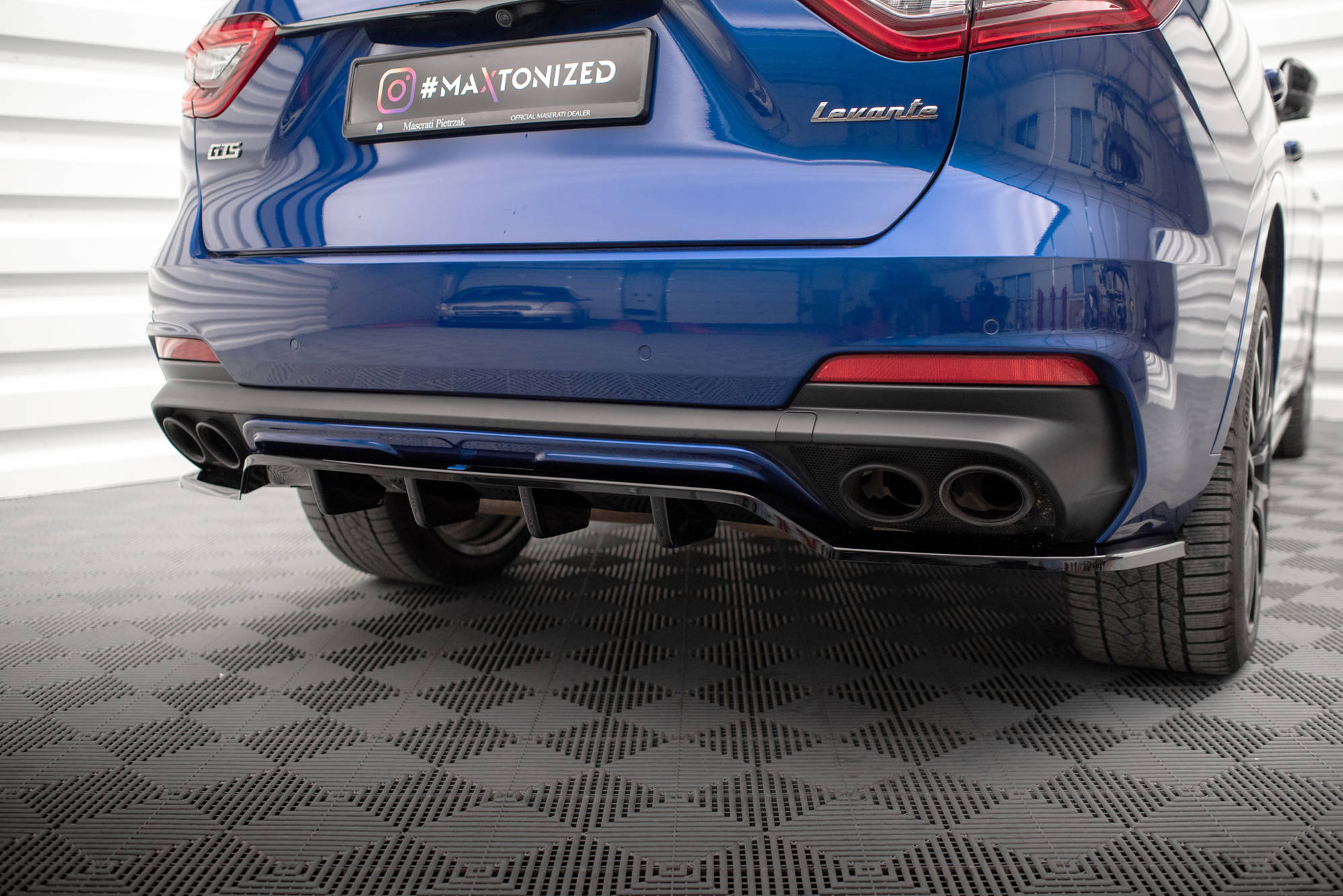 Diffusor Heckansatz passend für Maserati Levante GTS Mk1 schwarz Hochglanz