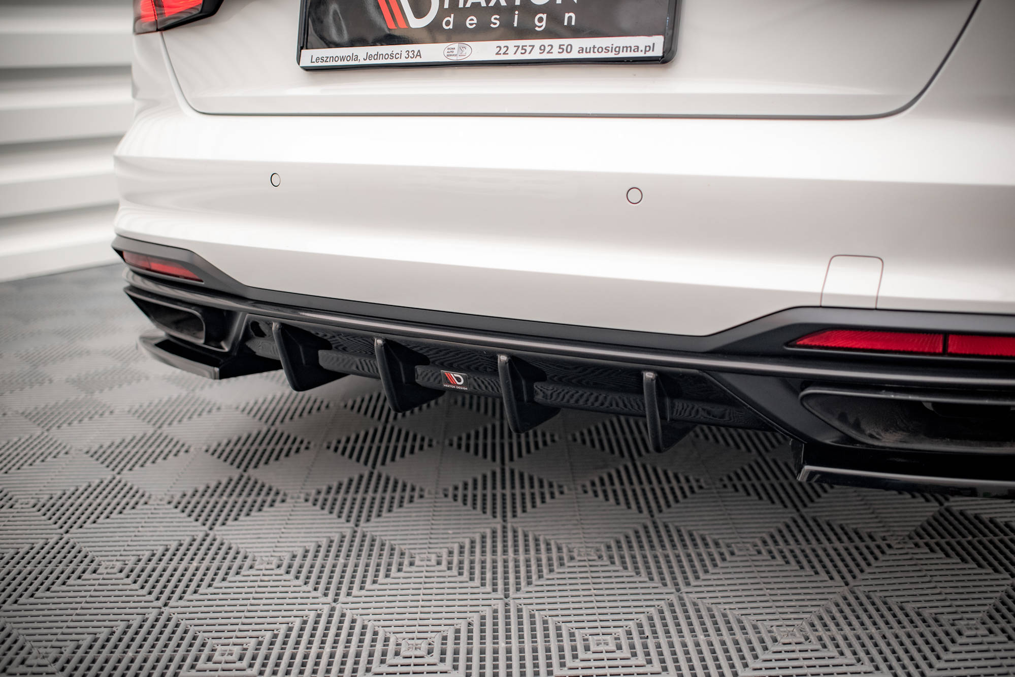 Street+ Heck Ansatz Diffusor passend für Audi A4 B9 FL schwarz Hochglanz