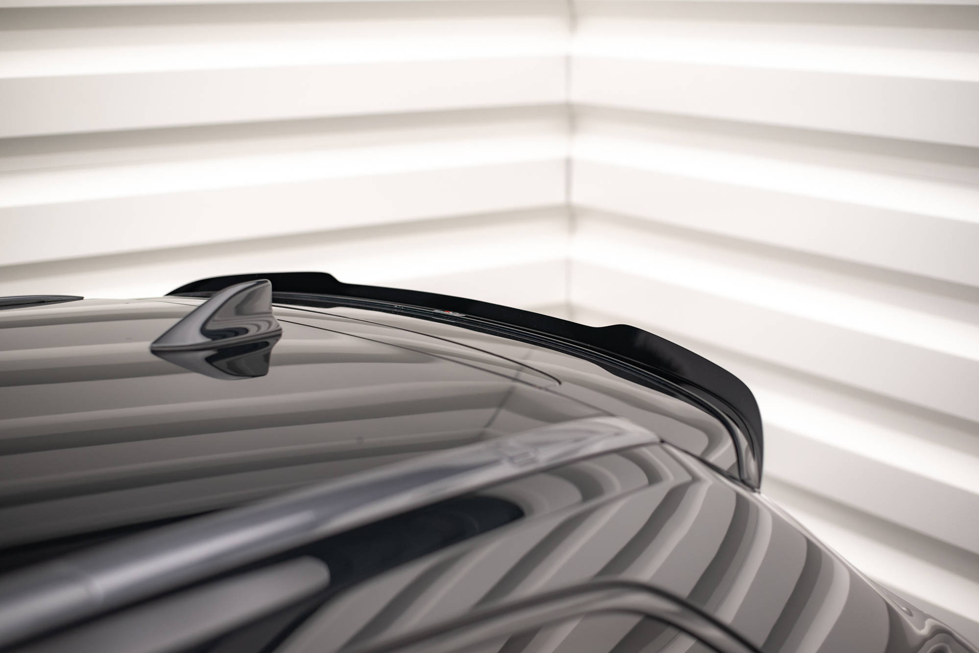 Heck Spoiler Aufsatz Abrisskante passend für Toyota Avensis Mk3 FL Wagon schwarz Hochglanz