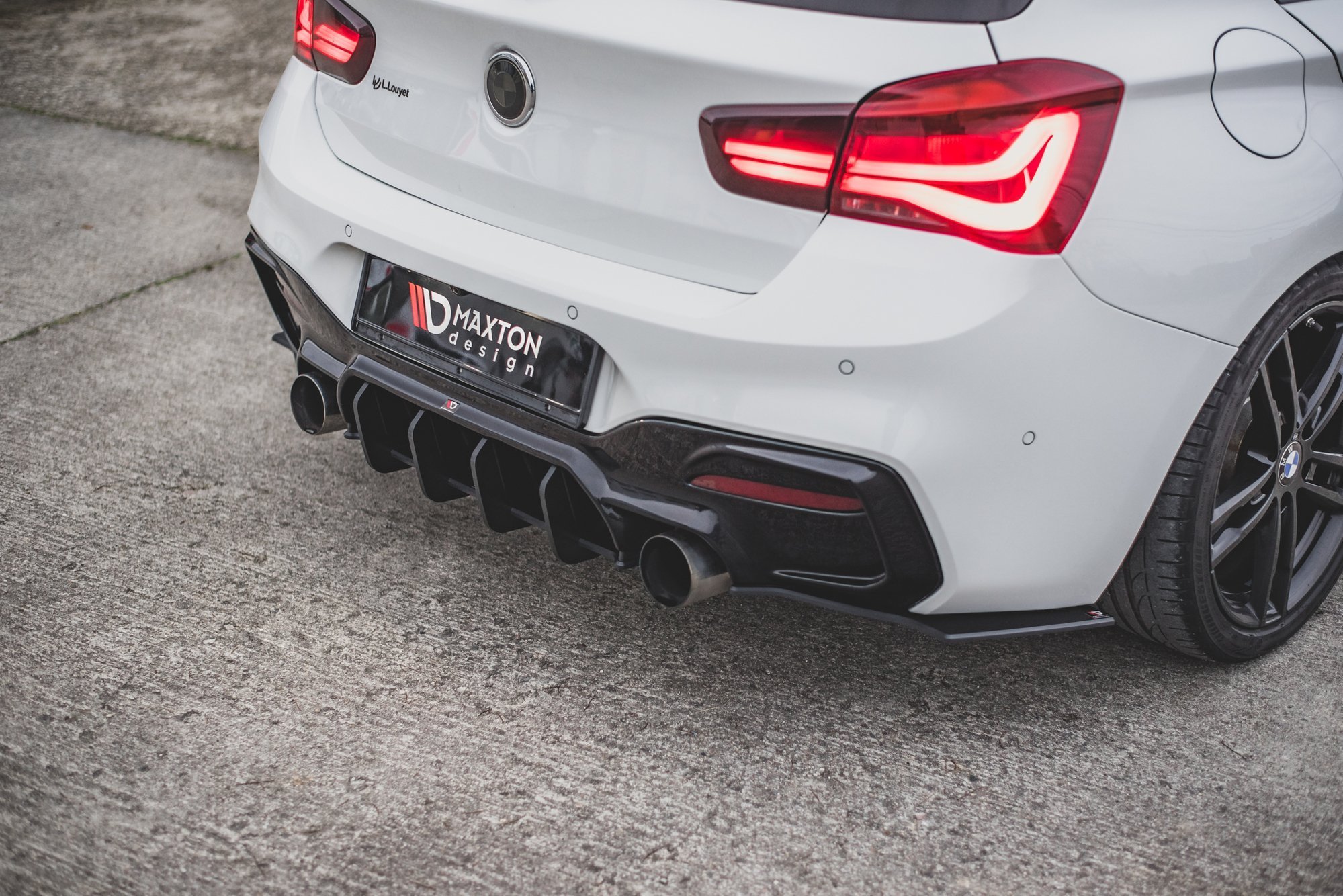 Street Pro Heckschürze Heck Ansatz Diffusor V.4 passend für BMW M140i schwarz-rot