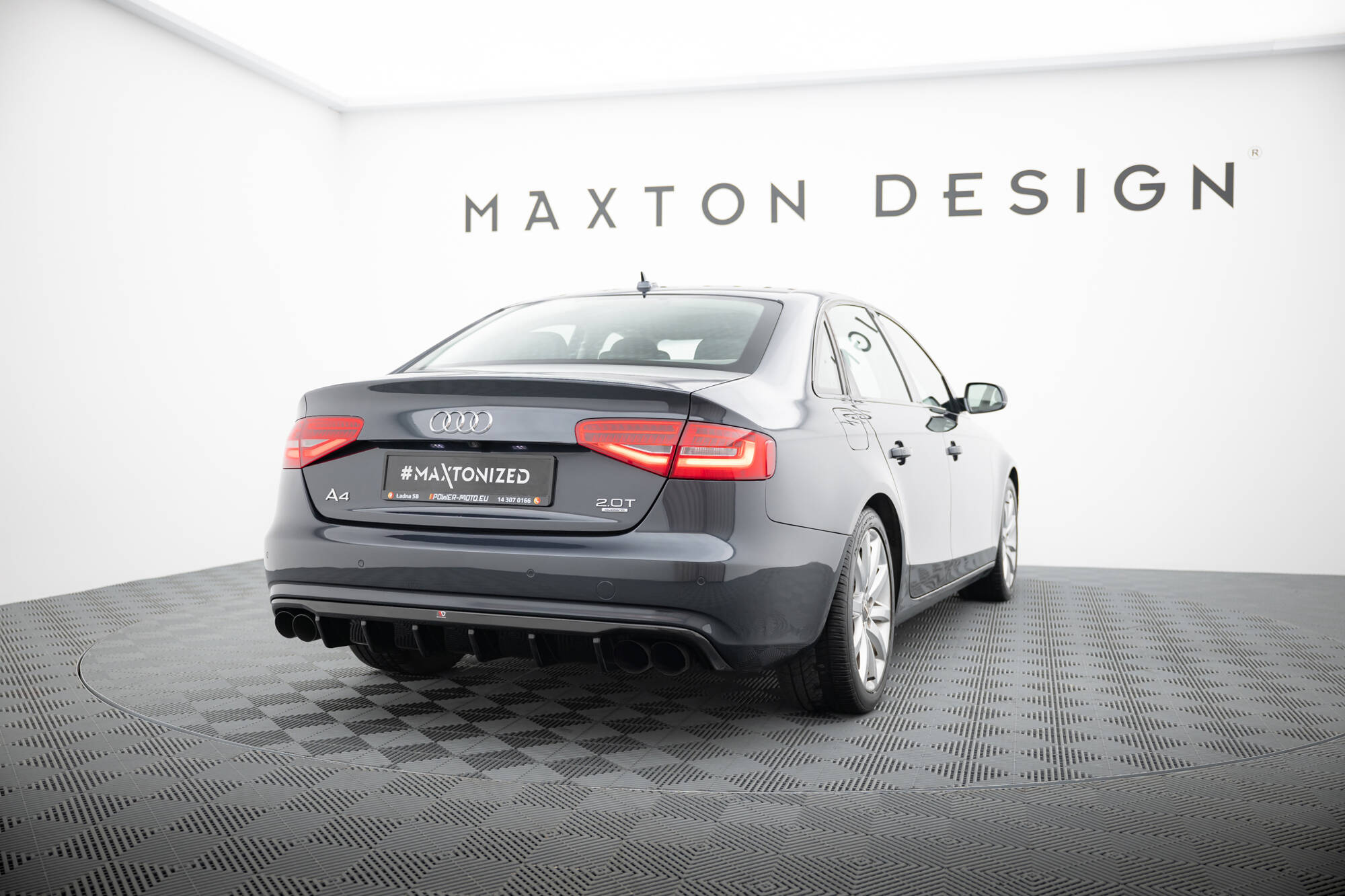 Street+ Heck Ansatz Diffusor passend für Audi A4 B8 FL Doppelauspuff li. re. schwarz Hochglanz